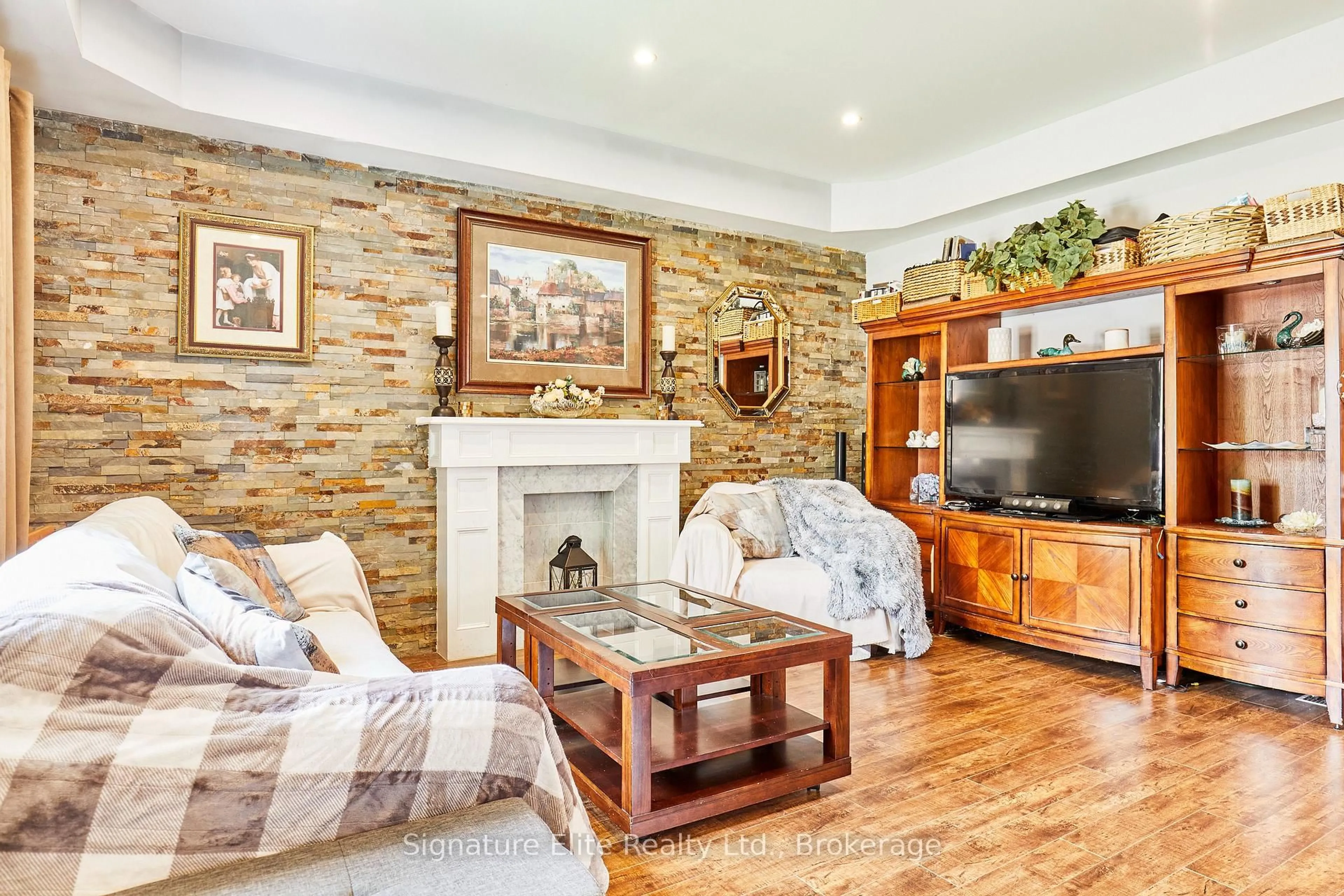 Living room with furniture, wood/laminate floor for 730 Seventh Ave, Hamilton Ontario L8P 1V8
