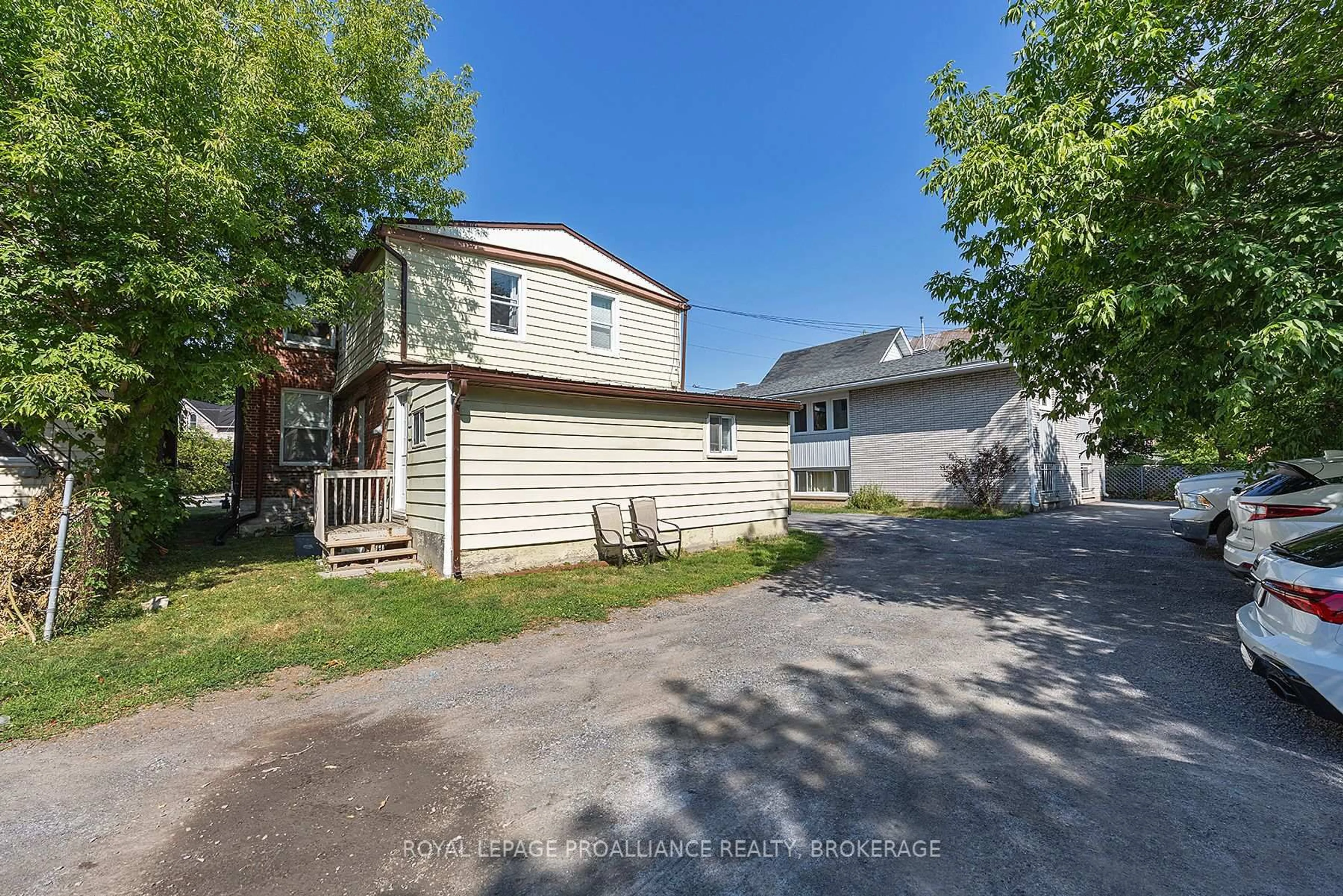 A pic from outside/outdoor area/front of a property/back of a property/a pic from drone, street for 249 Division St, Kingston Ontario K7K 3Z5
