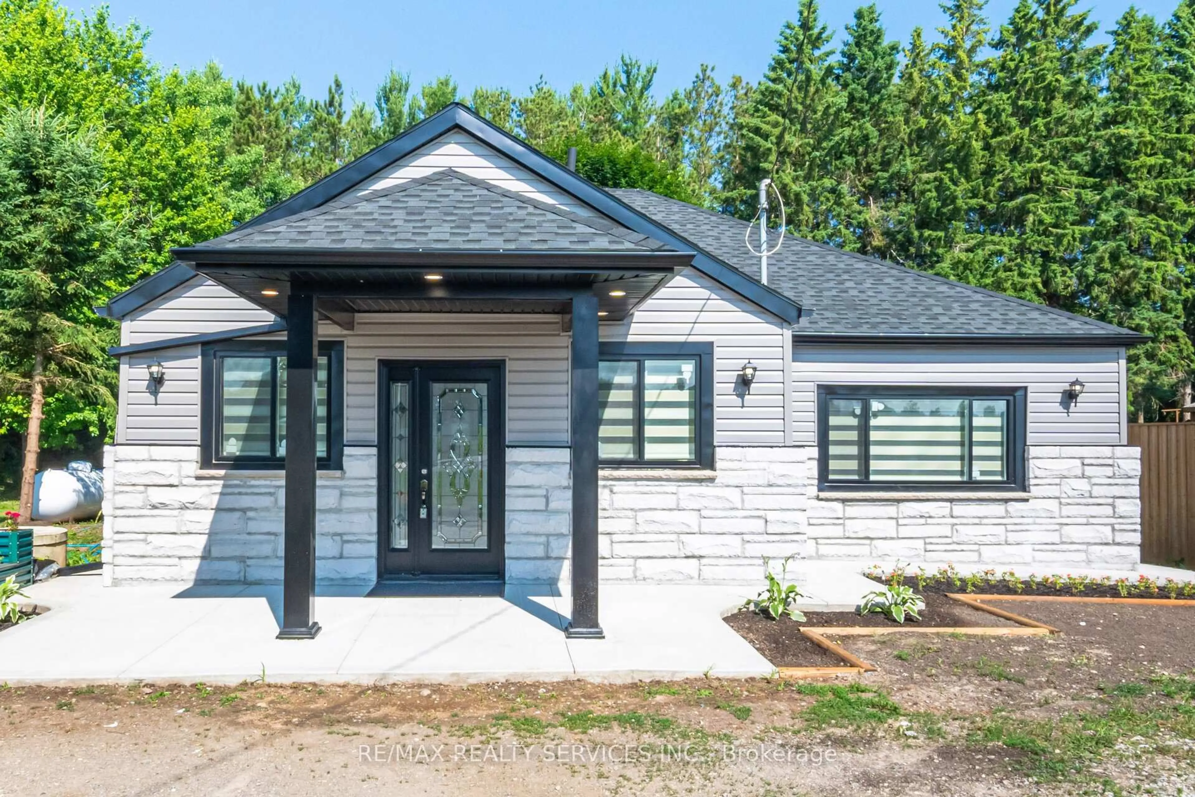 Home with brick exterior material, unknown for 8772 Wellington 124 Rd, Erin Ontario N0B 1Z0