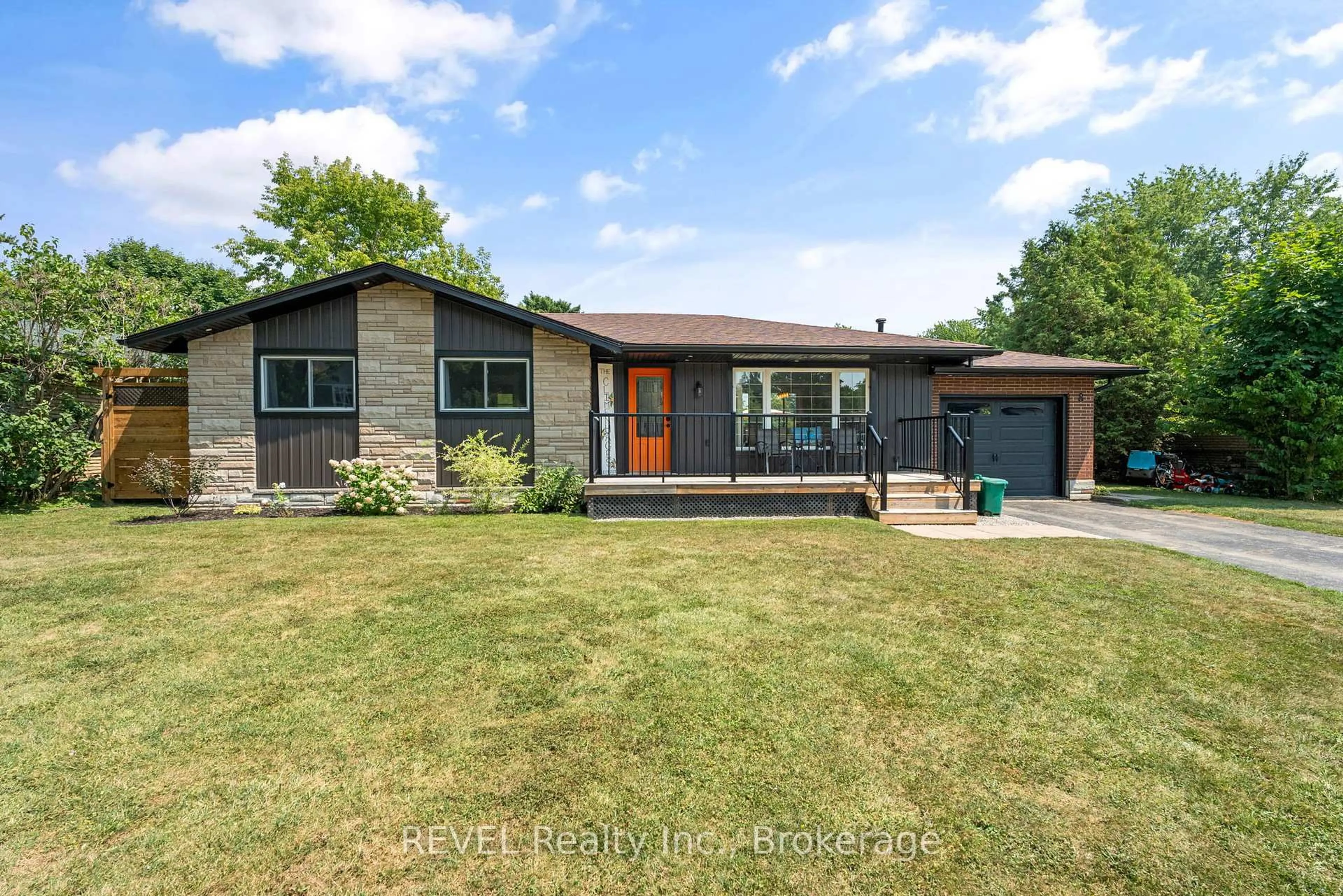 Home with brick exterior material, street for 8 St George Crt, Fort Erie Ontario L0S 1B0
