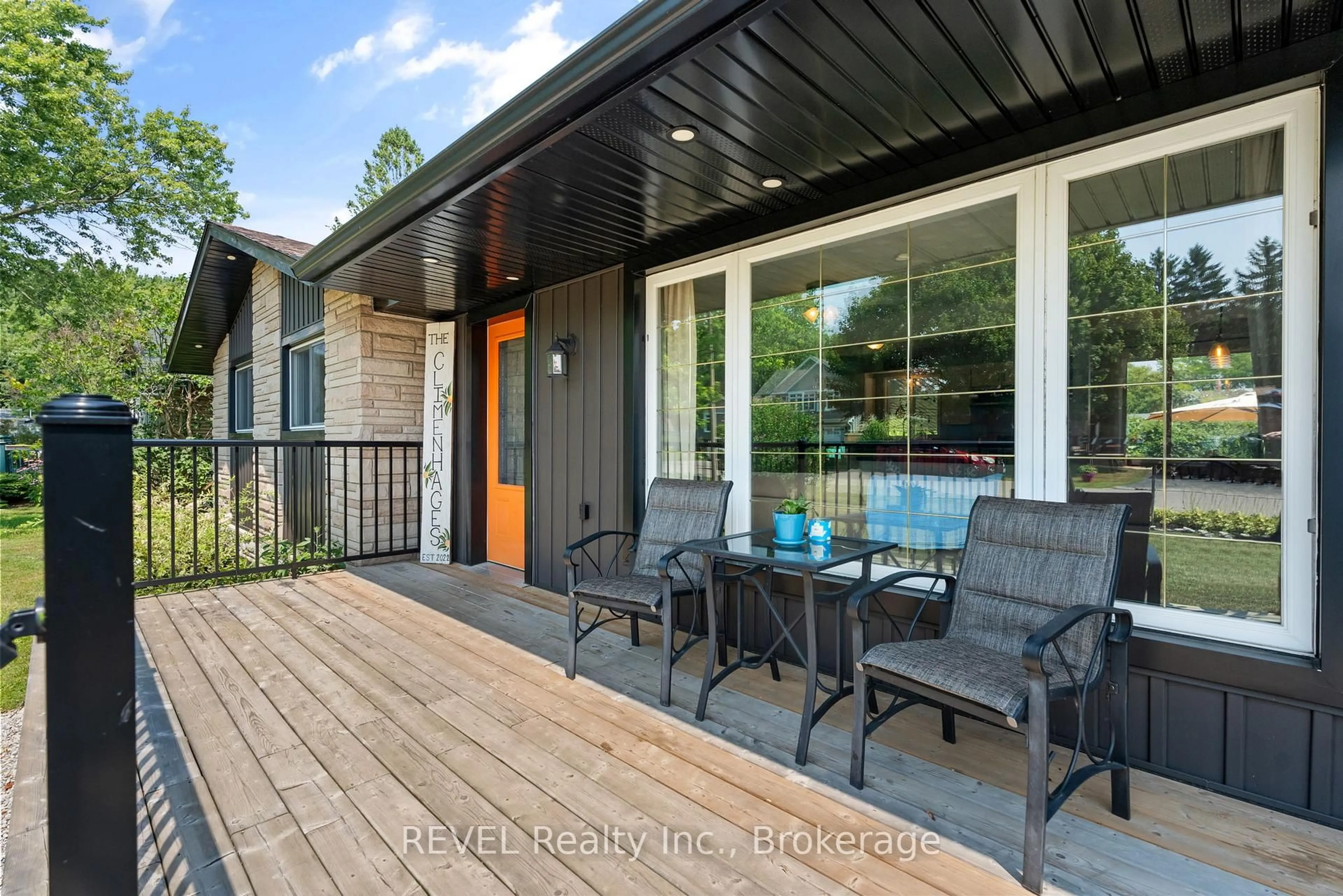 Patio, street for 8 St George Crt, Fort Erie Ontario L0S 1B0