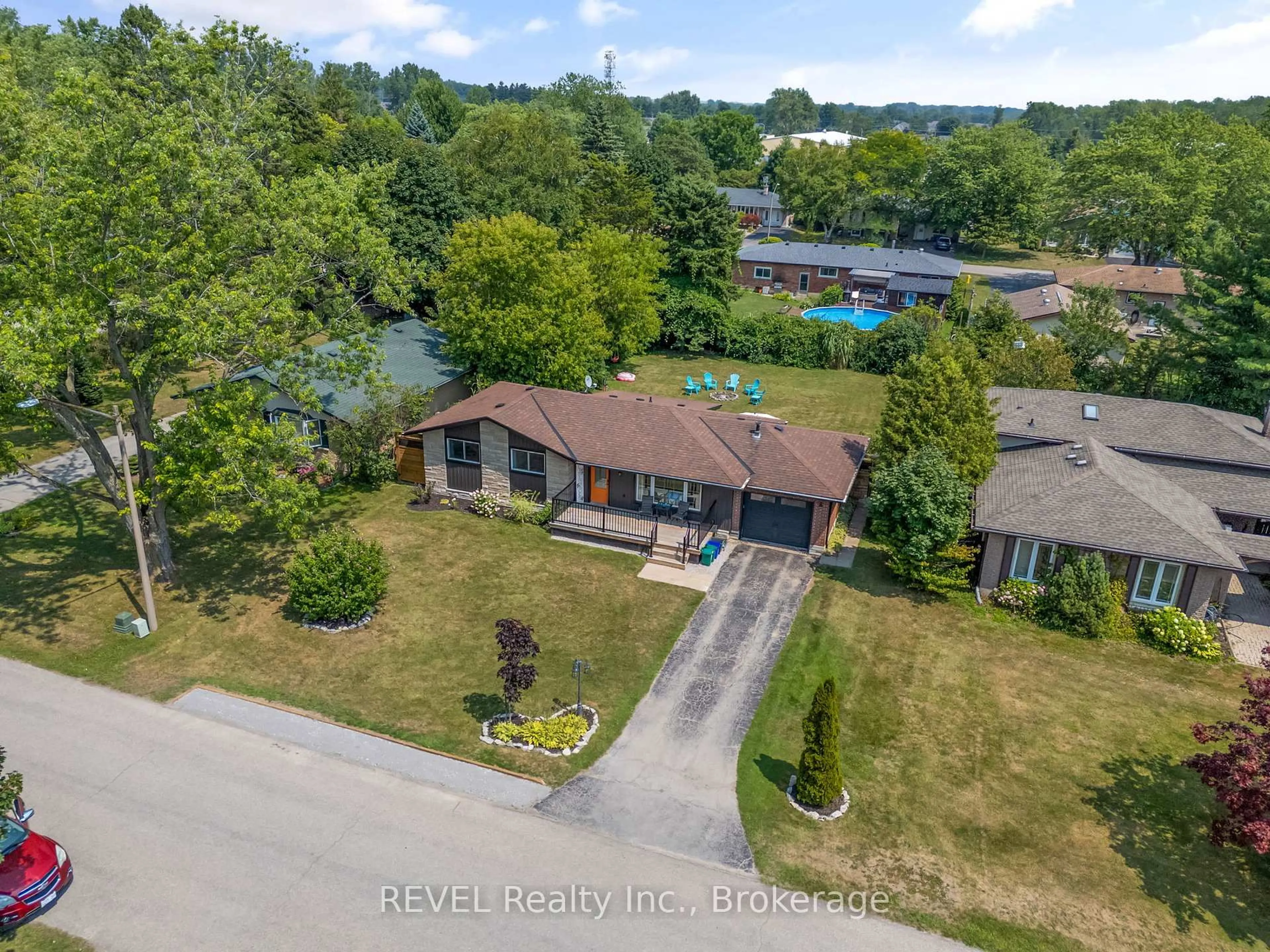 A pic from outside/outdoor area/front of a property/back of a property/a pic from drone, water/lake/river/ocean view for 8 St George Crt, Fort Erie Ontario L0S 1B0
