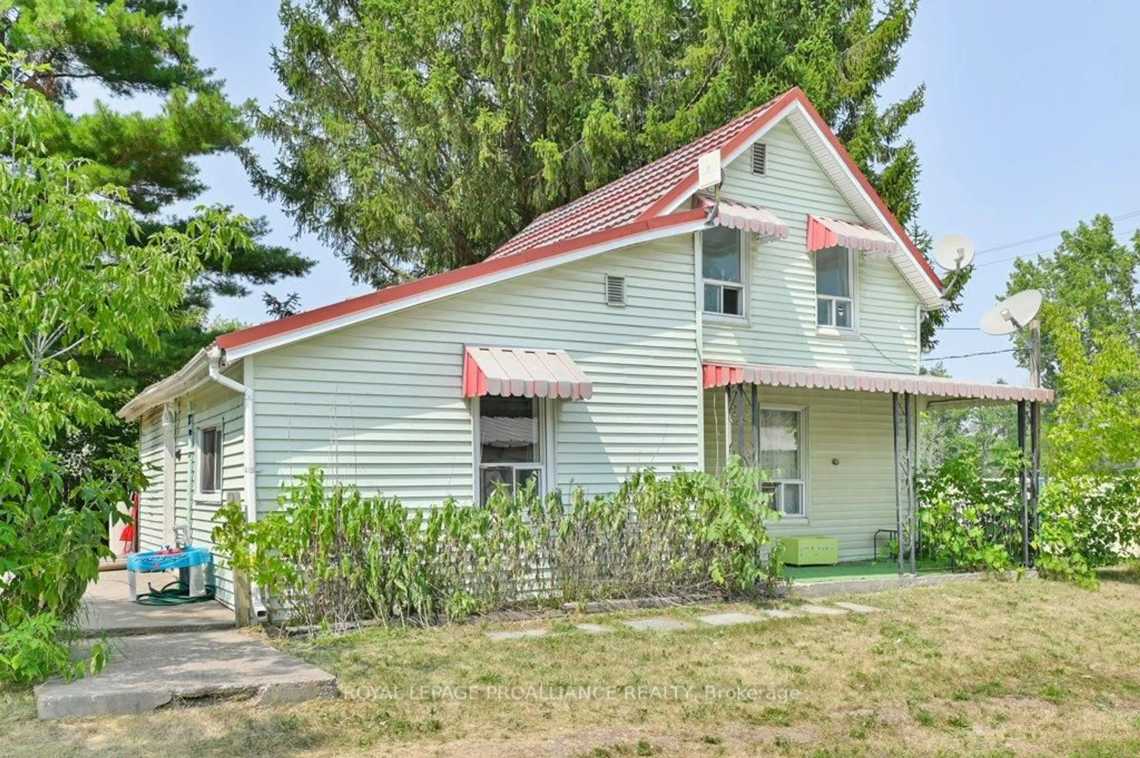 Home with vinyl exterior material, street for 100 James St, Tweed Ontario K0K 3J0
