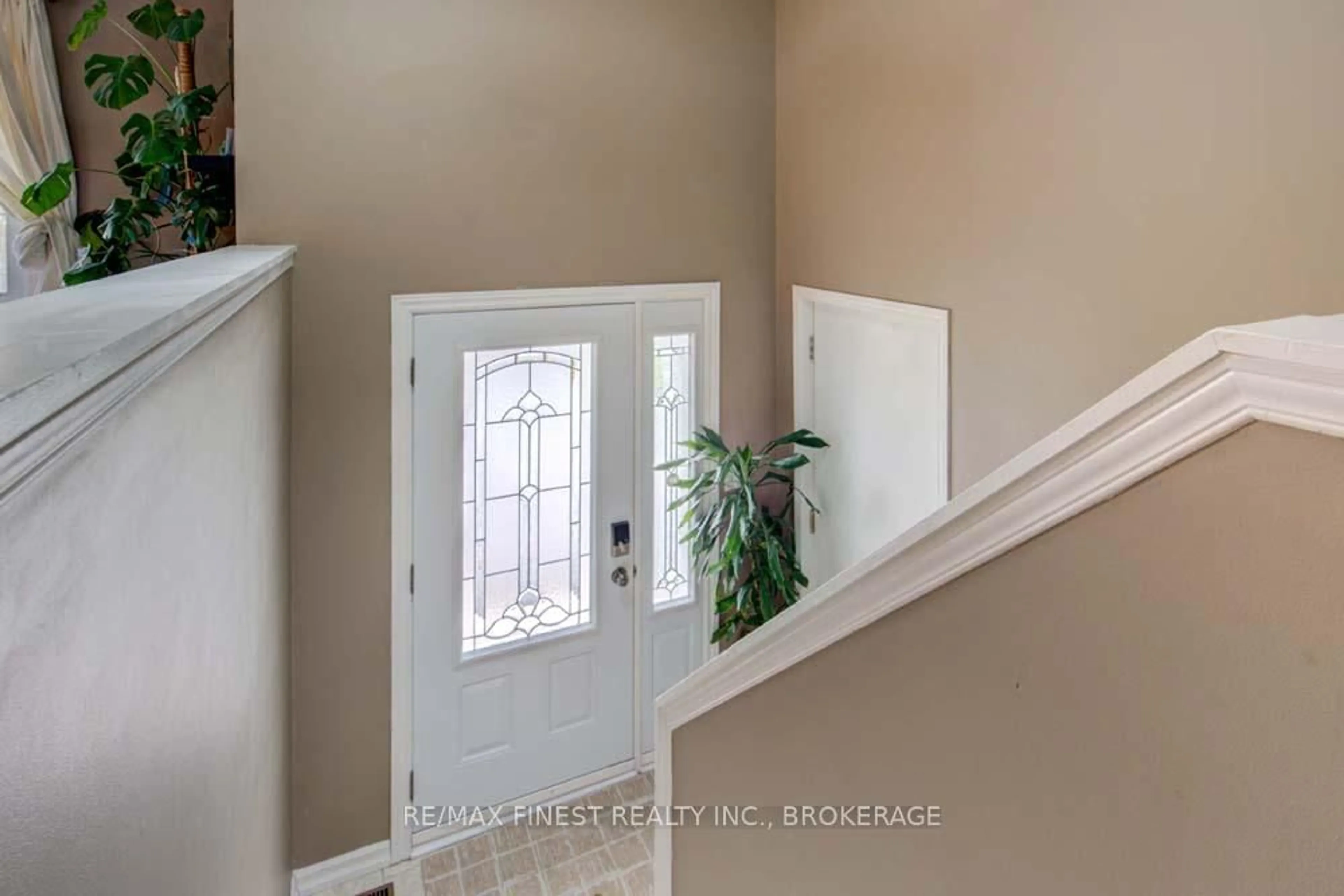 Indoor entryway for 1 Heritage Dr, Bath Ontario K0H 1G0