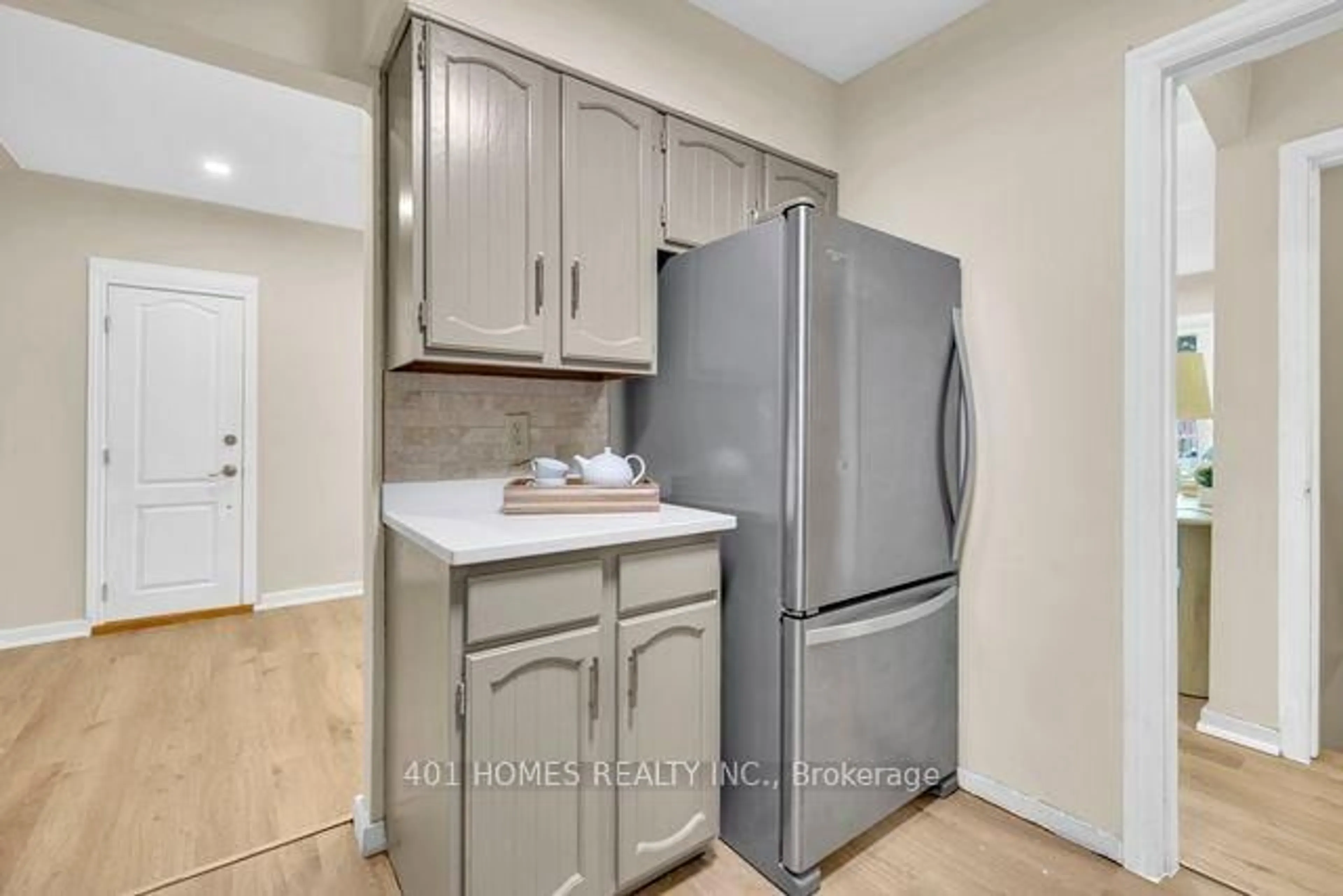 Standard kitchen, unknown for 3711 Dandurand Blvd, Windsor Ontario N9E 2G4