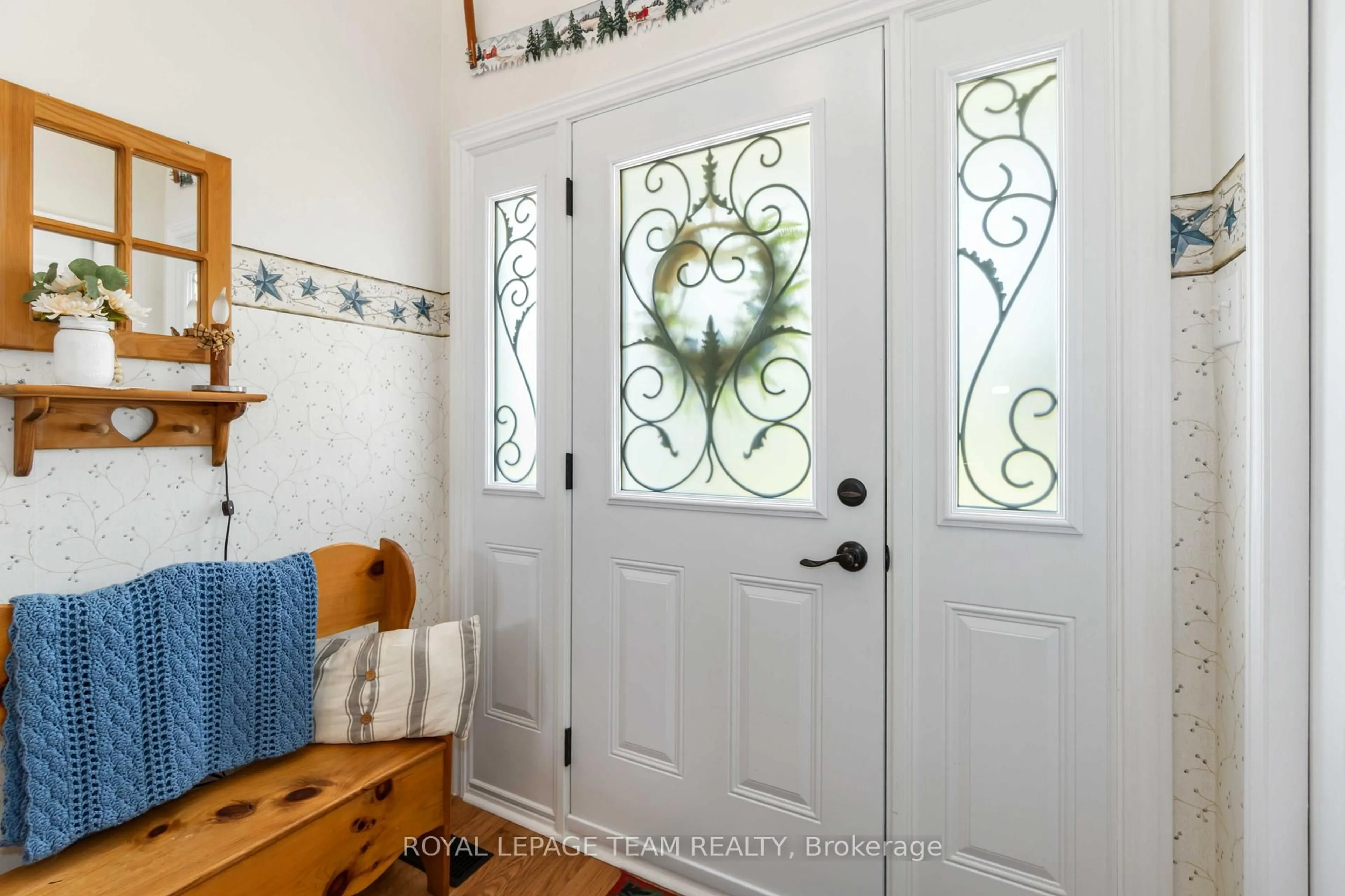 Indoor entryway for 14 Mountain Ash Dr, North Grenville Ontario K0G 1J0