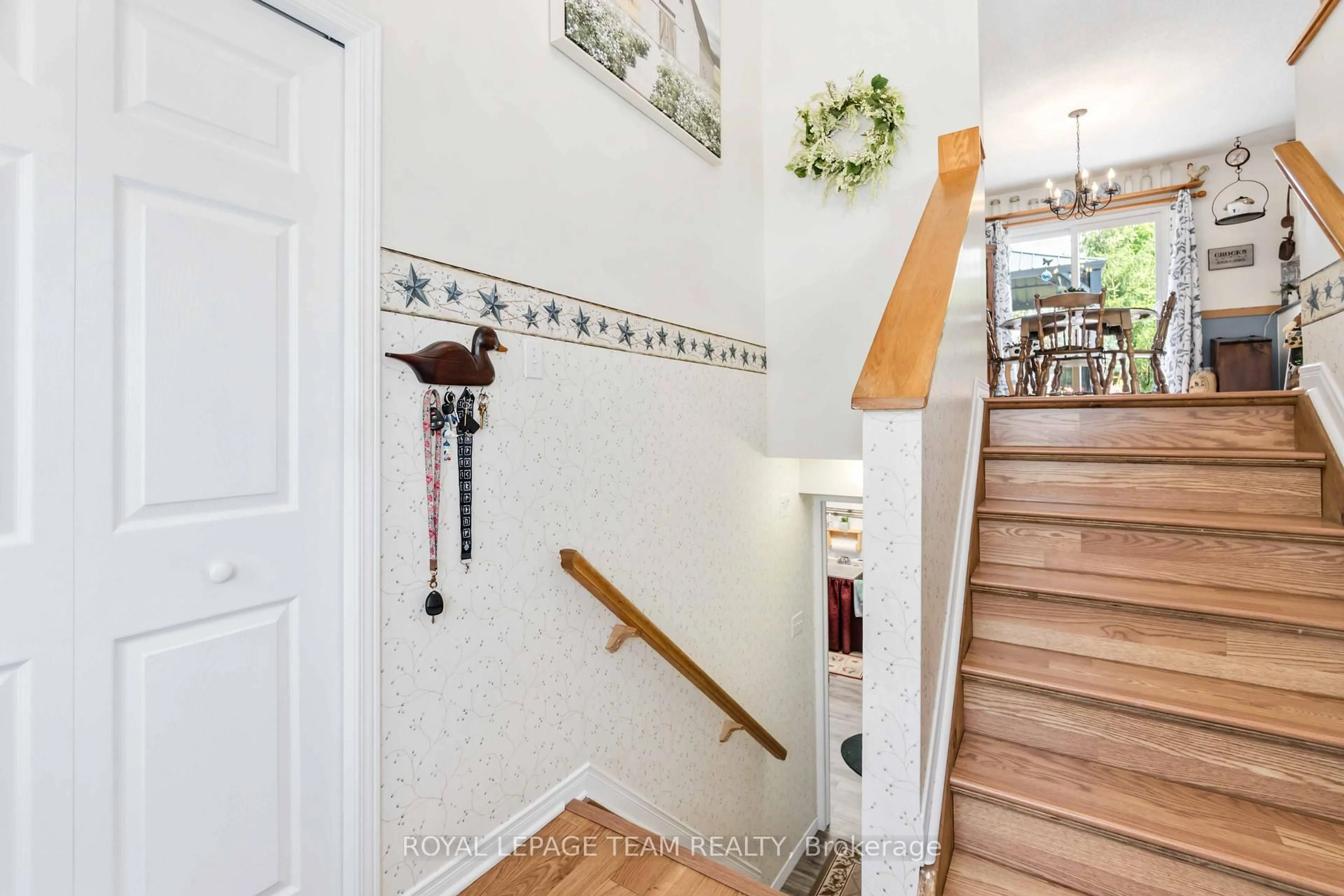 Indoor entryway for 14 Mountain Ash Dr, North Grenville Ontario K0G 1J0