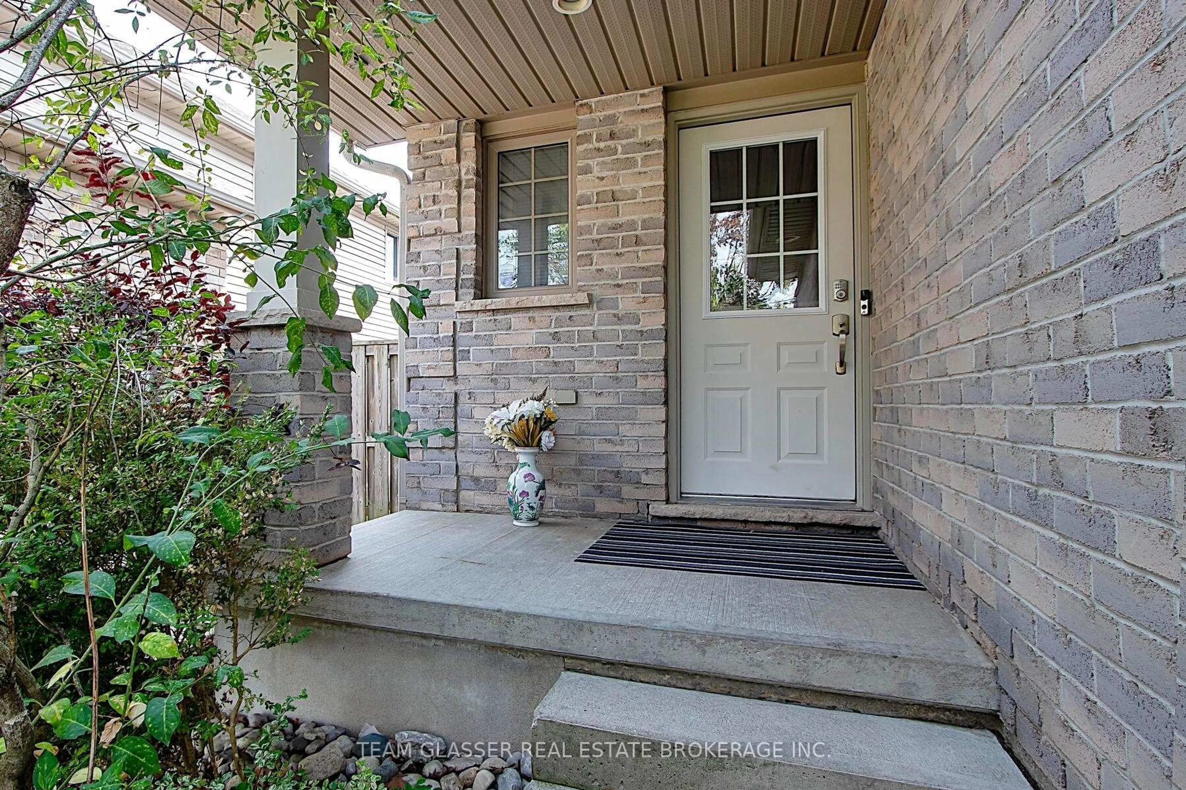 Indoor entryway for 21 Faith Blvd, St. Thomas Ontario N5R 6L3