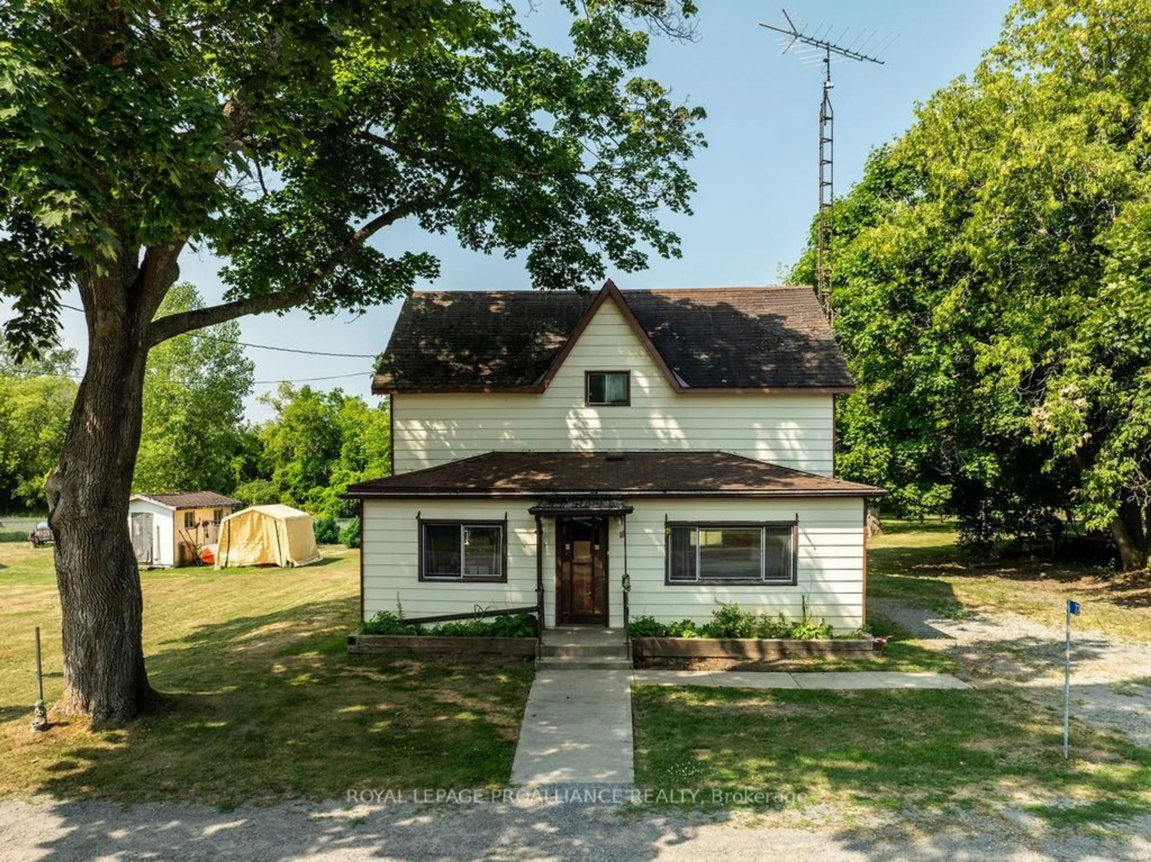 A pic from outside/outdoor area/front of a property/back of a property/a pic from drone, street for 72 Doxtator Dr, Belleville Ontario K8N 4Z4
