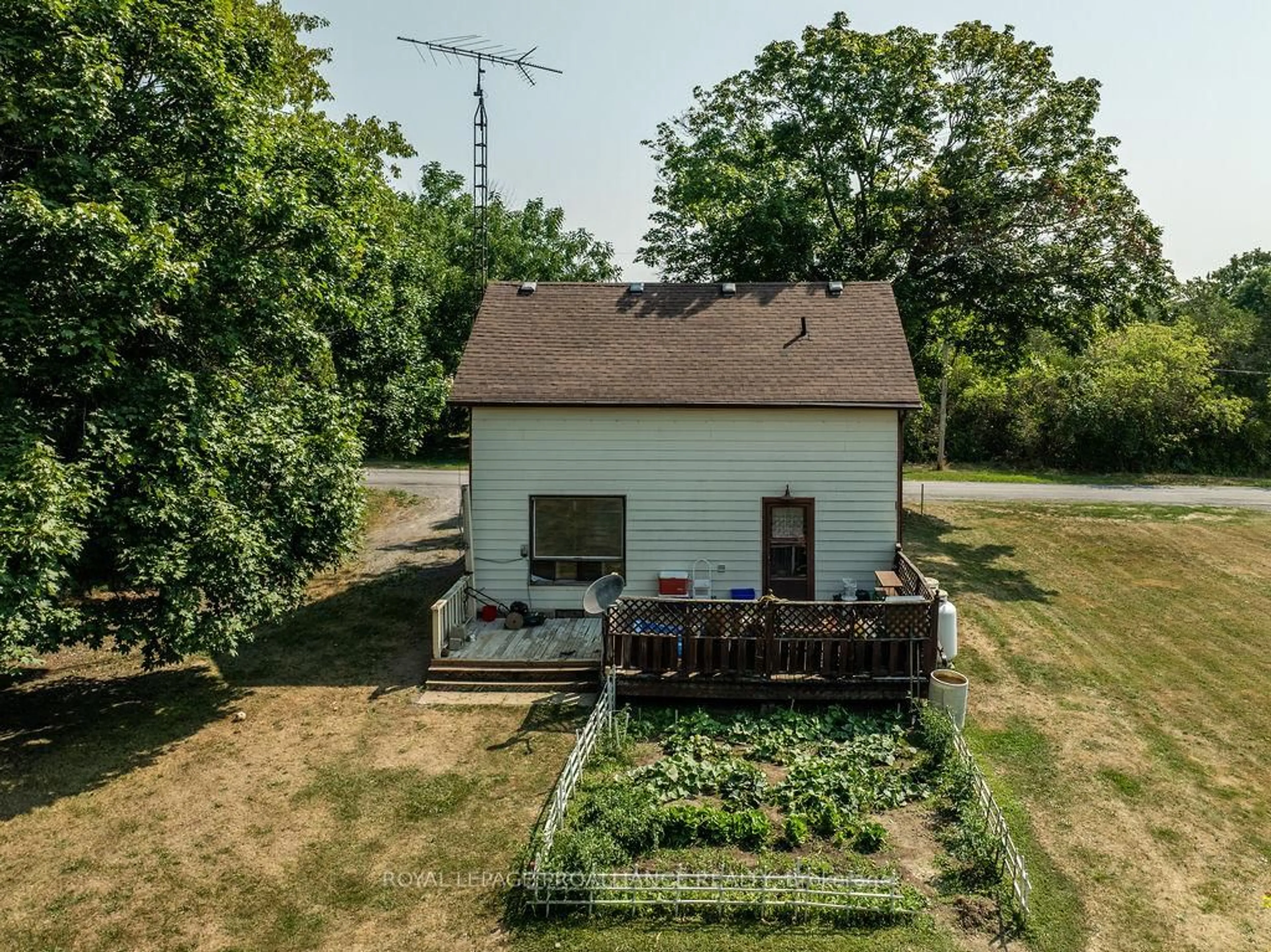A pic from outside/outdoor area/front of a property/back of a property/a pic from drone, street for 72 Doxtator Dr, Belleville Ontario K8N 4Z4