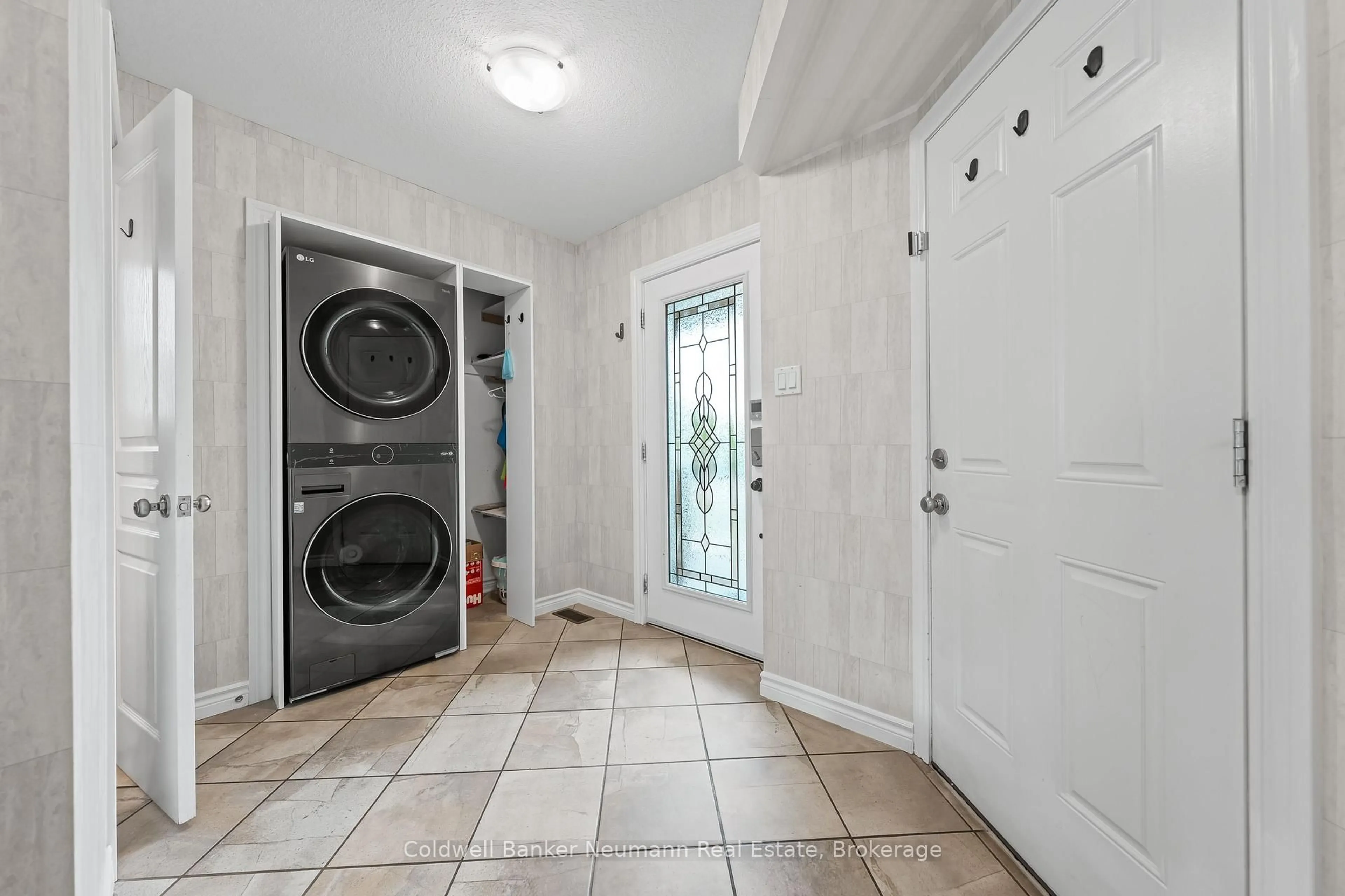 Indoor entryway for 40 Laughland Lane, Guelph Ontario N1L 0C9