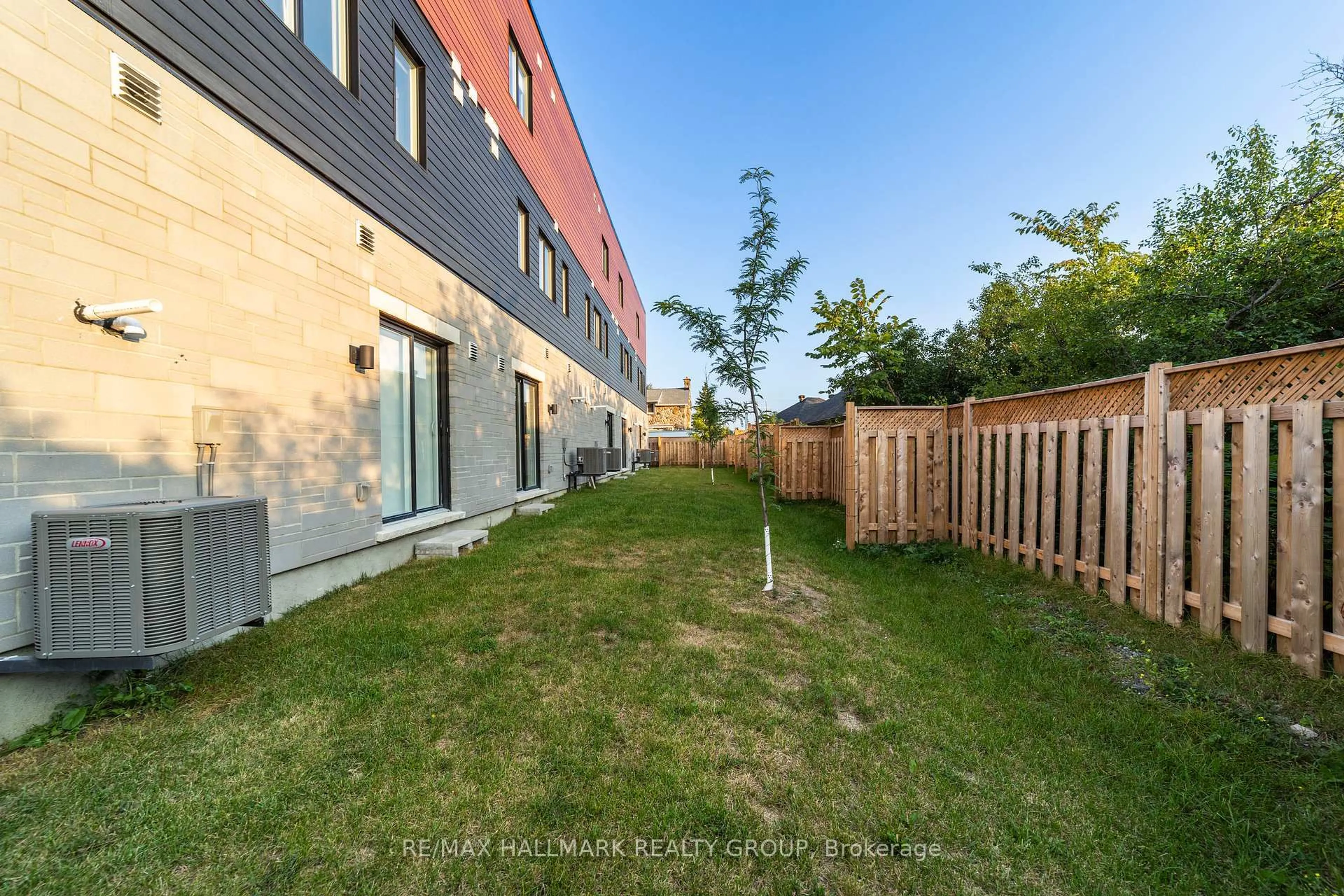 Patio, street for 809 Star Private, Ottawa Ontario K2L 1W2