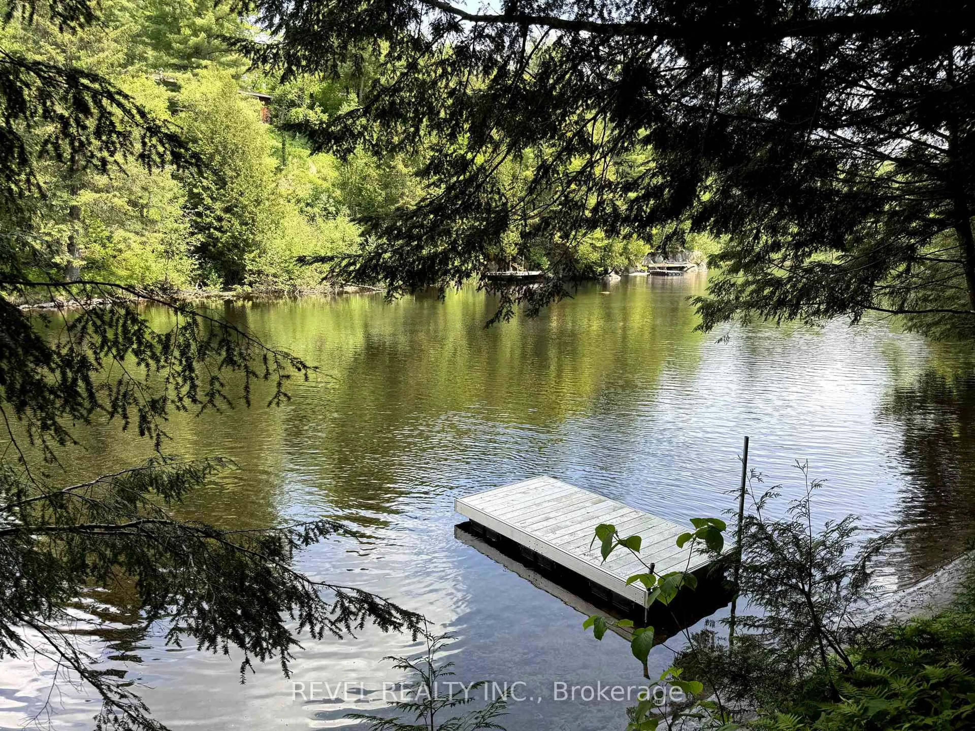 A pic from outside/outdoor area/front of a property/back of a property/a pic from drone, water/lake/river/ocean view for 75 Southbank Dr #5, Bracebridge Ontario P1L 1G2