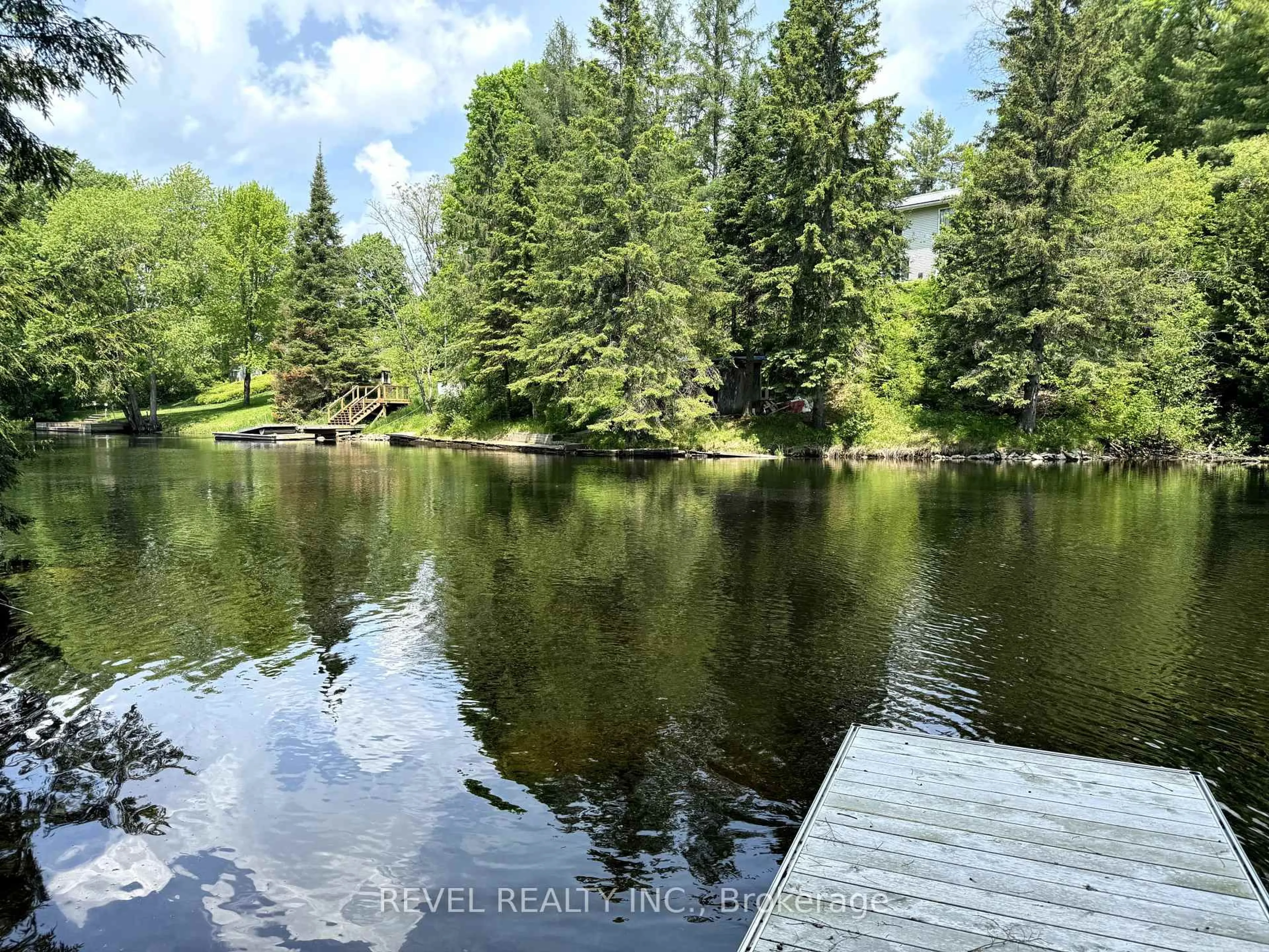 A pic from outside/outdoor area/front of a property/back of a property/a pic from drone, water/lake/river/ocean view for 75 Southbank Dr #5, Bracebridge Ontario P1L 1G2