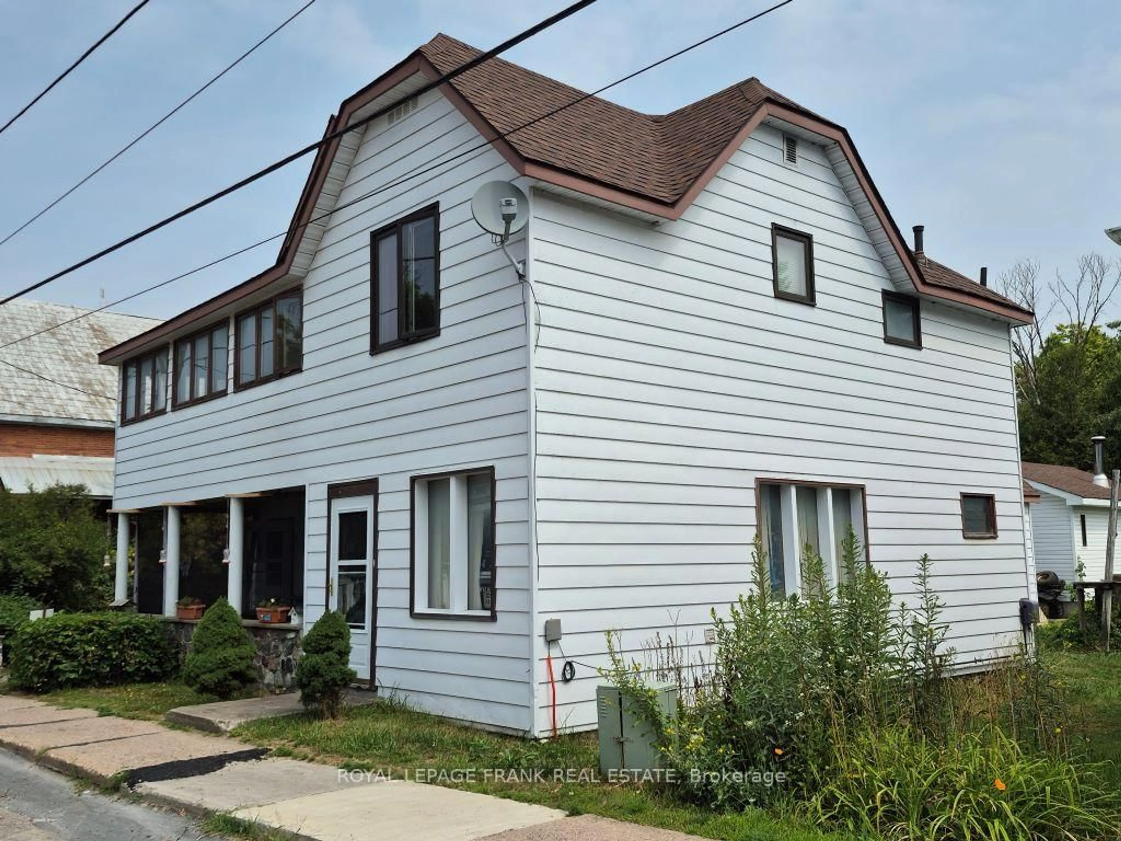 Home with vinyl exterior material, building for 7 Hastings St, Bancroft Ontario K0L 1C0