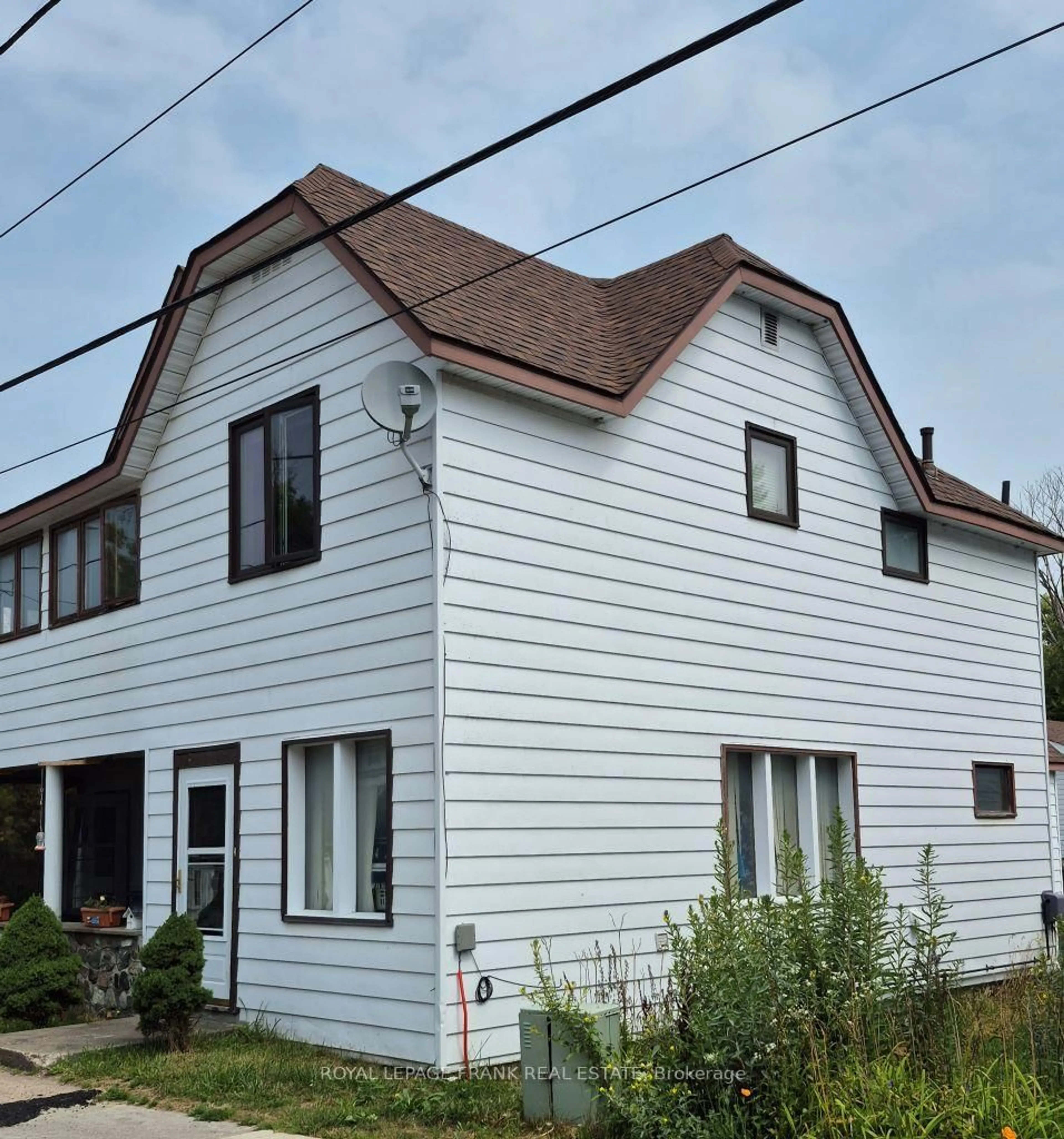 Home with vinyl exterior material, building for 7 Hastings St, Bancroft Ontario K0L 1C0