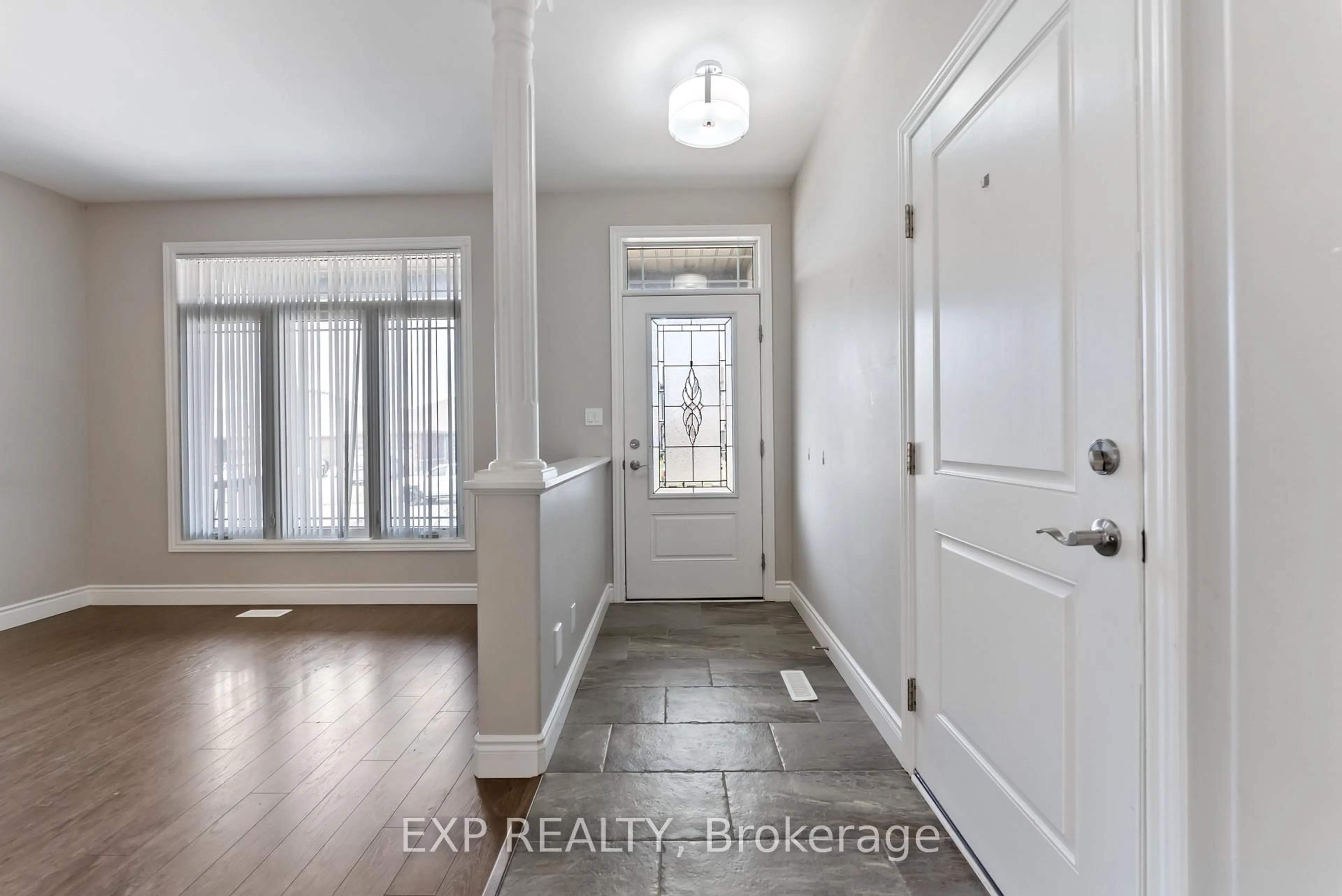 Indoor entryway for 28 Stonecrest Blvd, Quinte West Ontario K8R 0A4