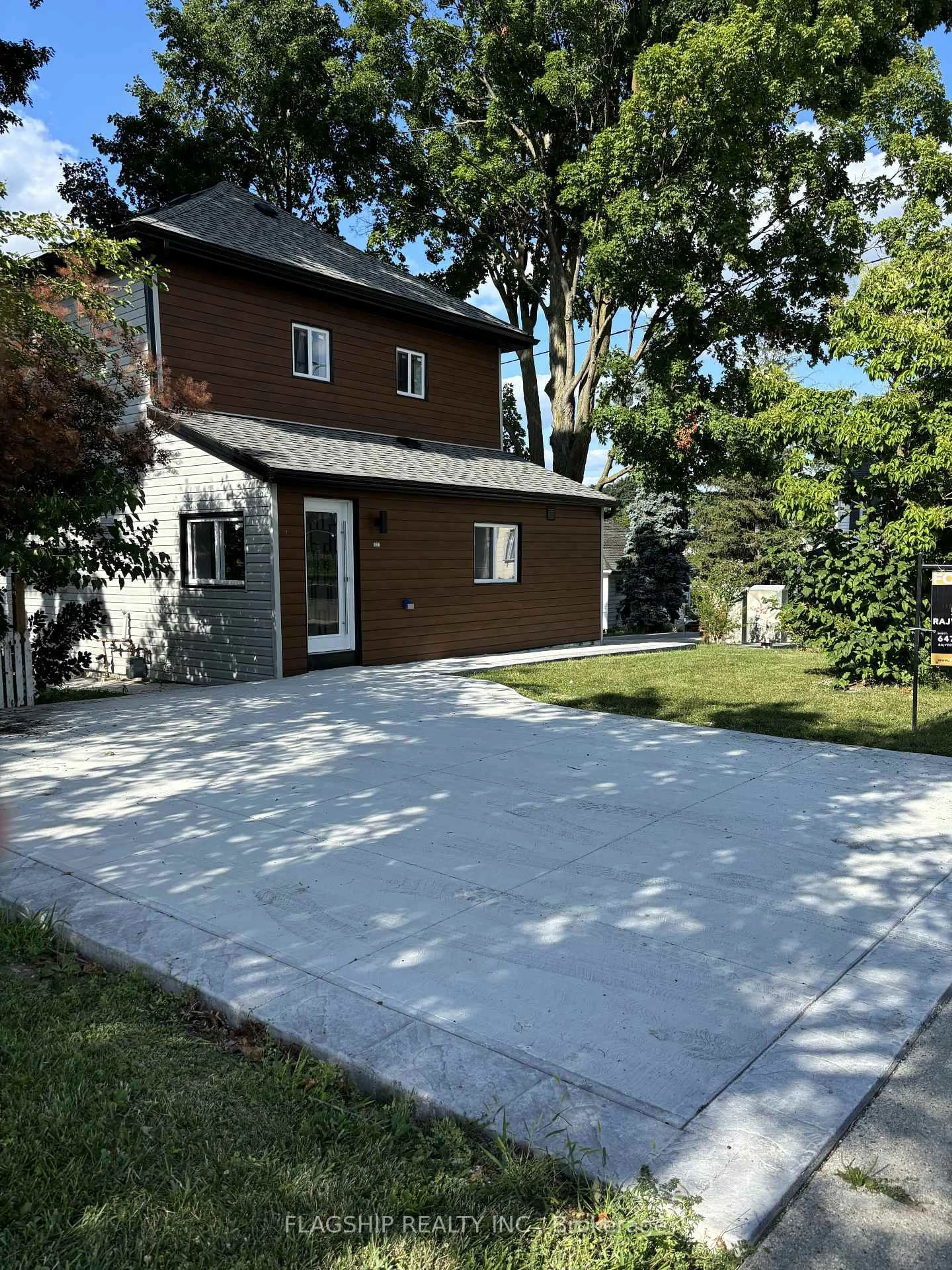Unknown for 727 College Ave, Woodstock Ontario N4S 2C7