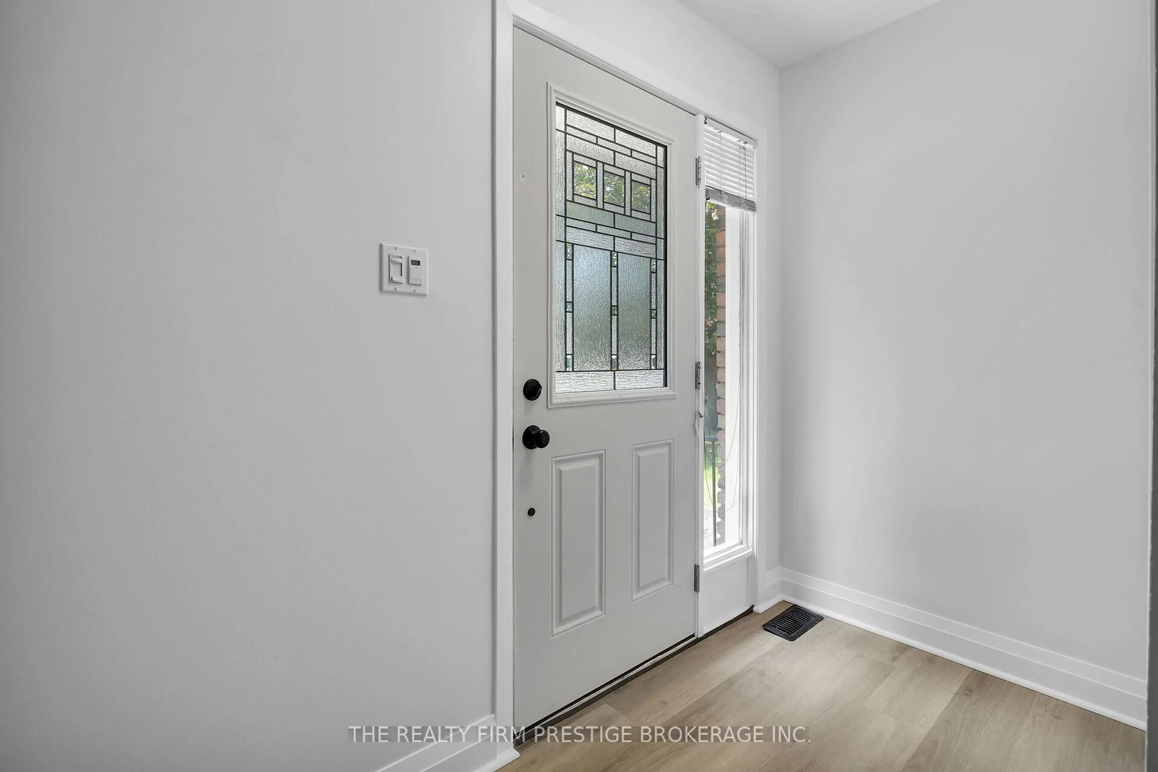Indoor entryway for 64 St Clair Cres, London South Ontario N6J 3E4