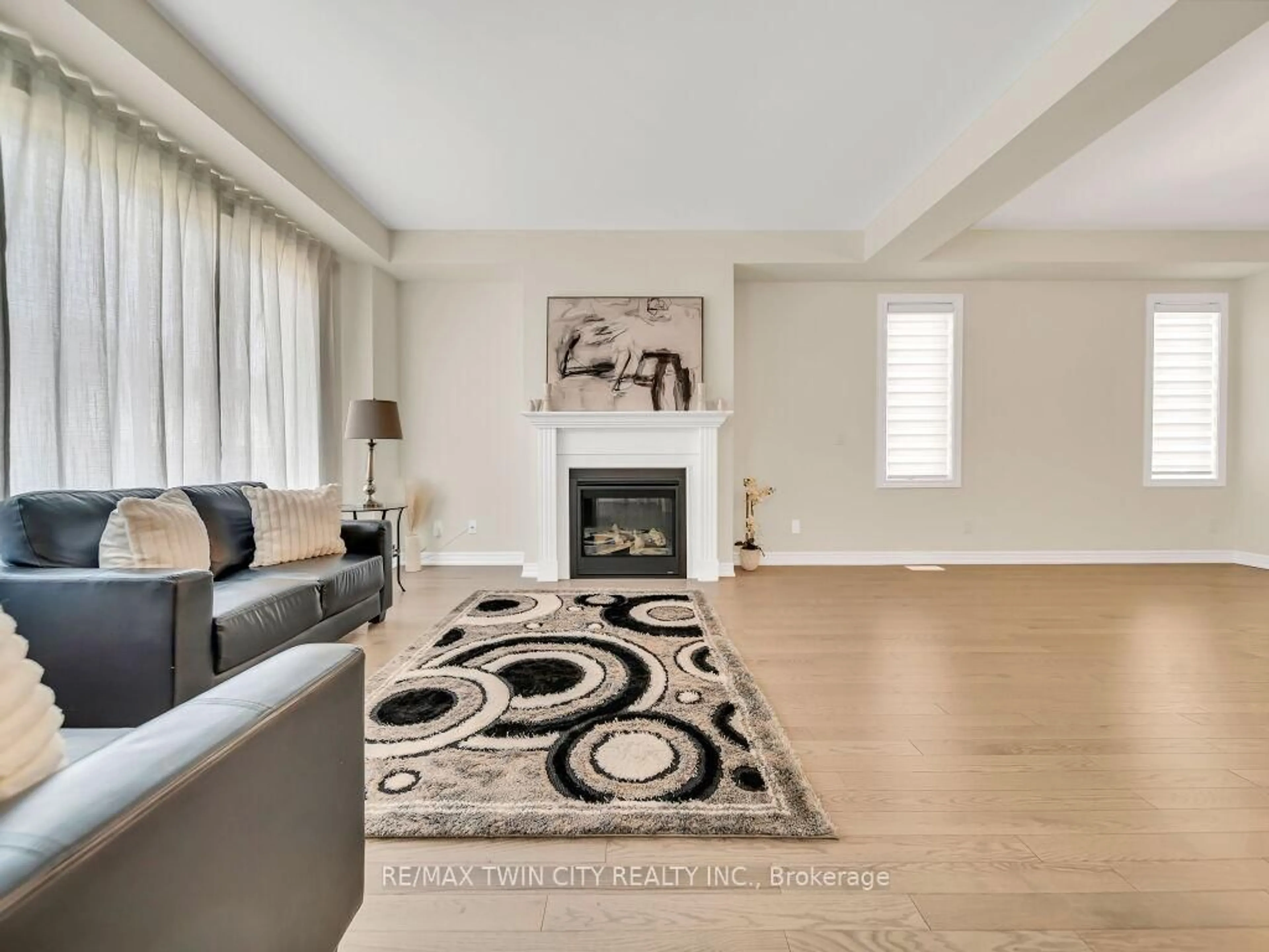 Living room with furniture, unknown for 261 Broadacre Dr, Kitchener Ontario N2R 0S6