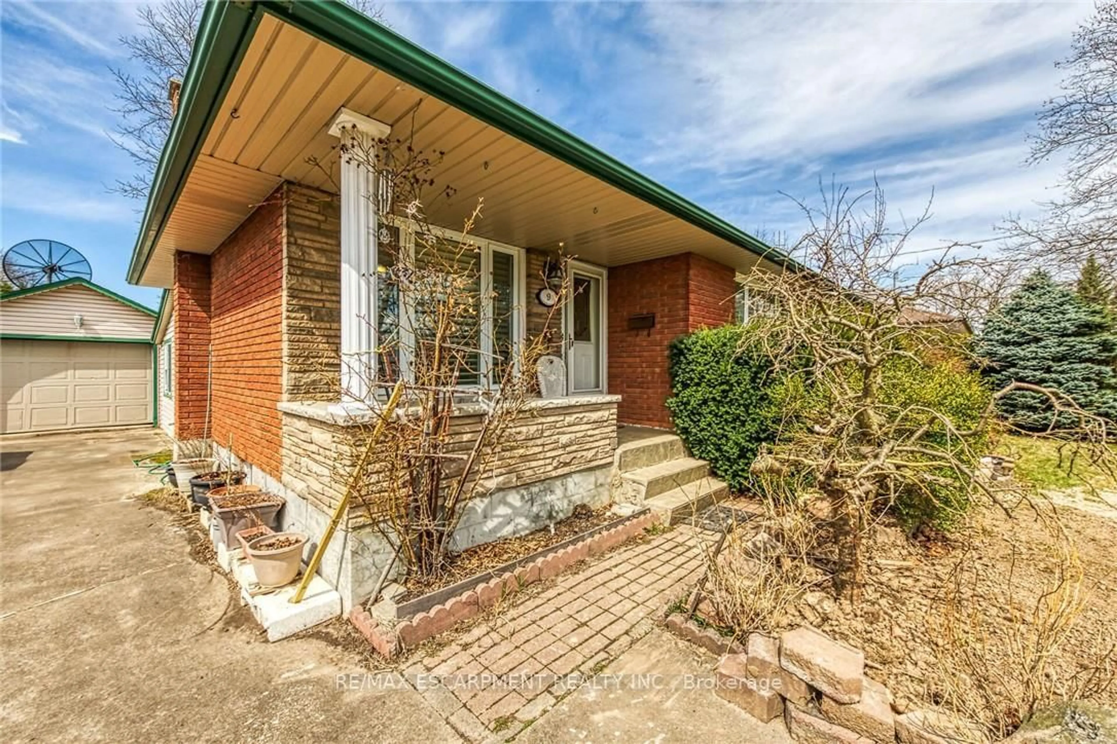Home with brick exterior material, street for 9 Gavin Dr, St. Catharines Ontario L2M 2X4