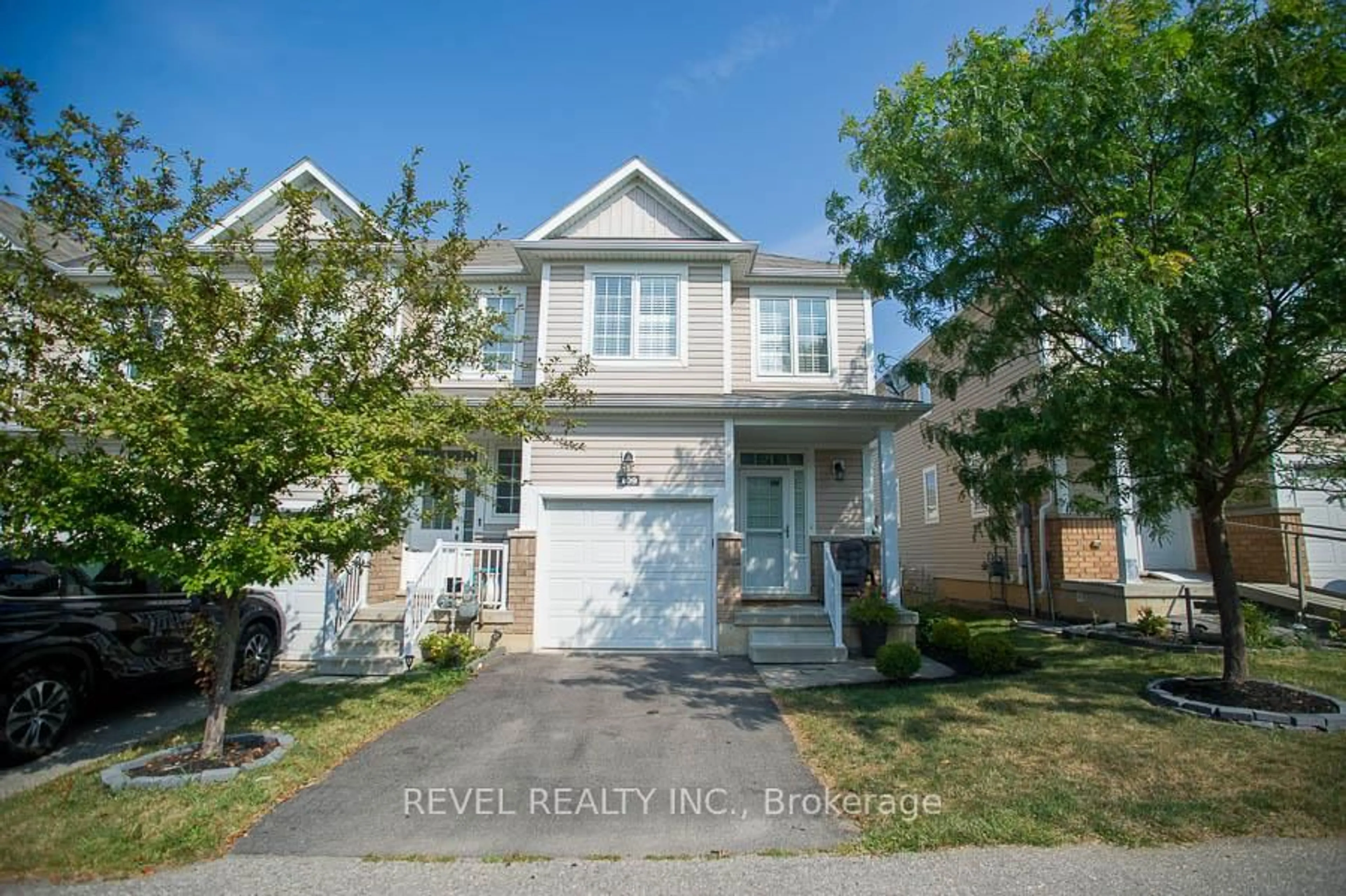 Home with vinyl exterior material, street for 21 Diana Ave #109, Brantford Ontario N3T 0G7