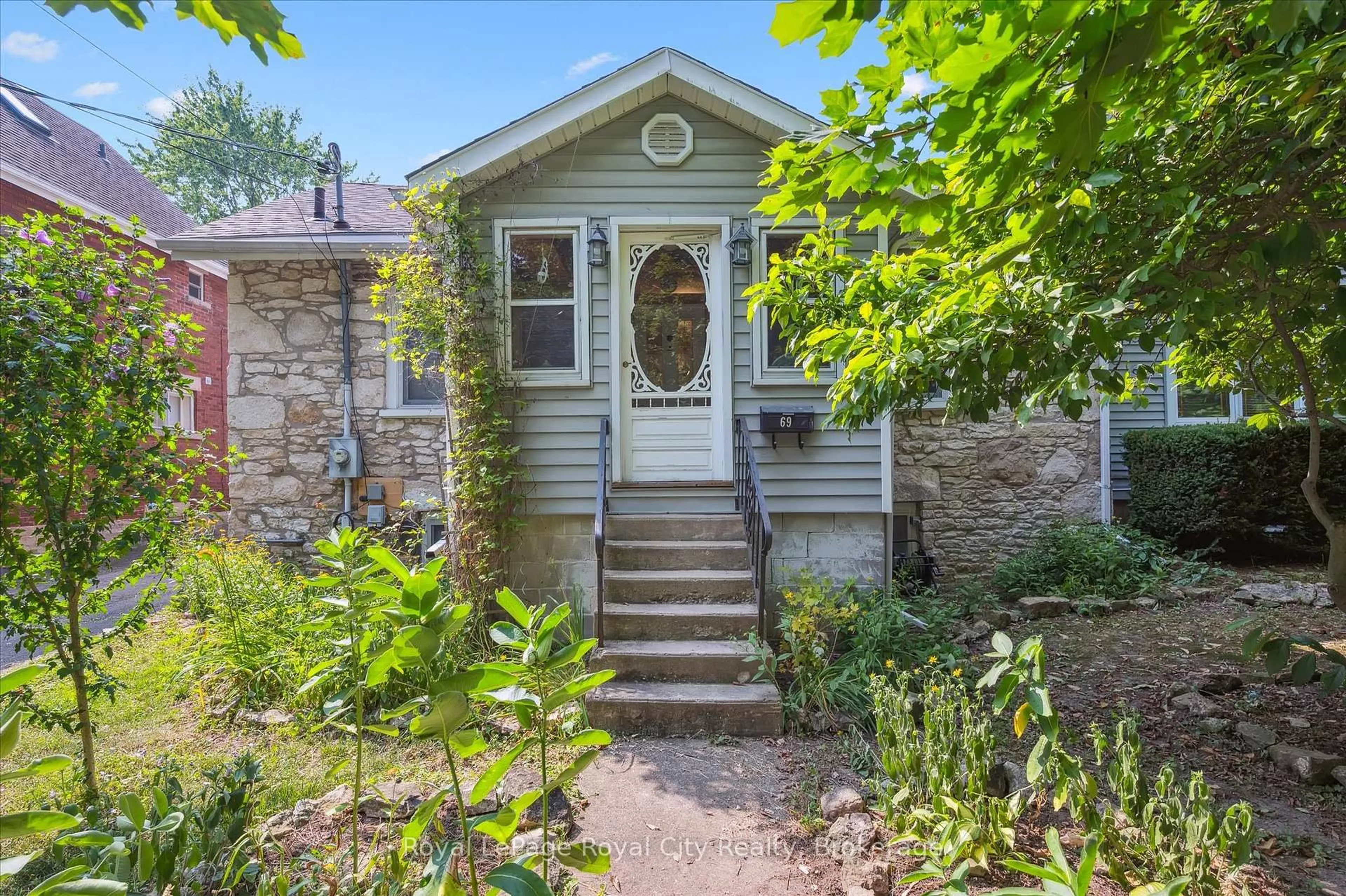 Unknown for 69 Nottingham St, Guelph Ontario N1H 3M9
