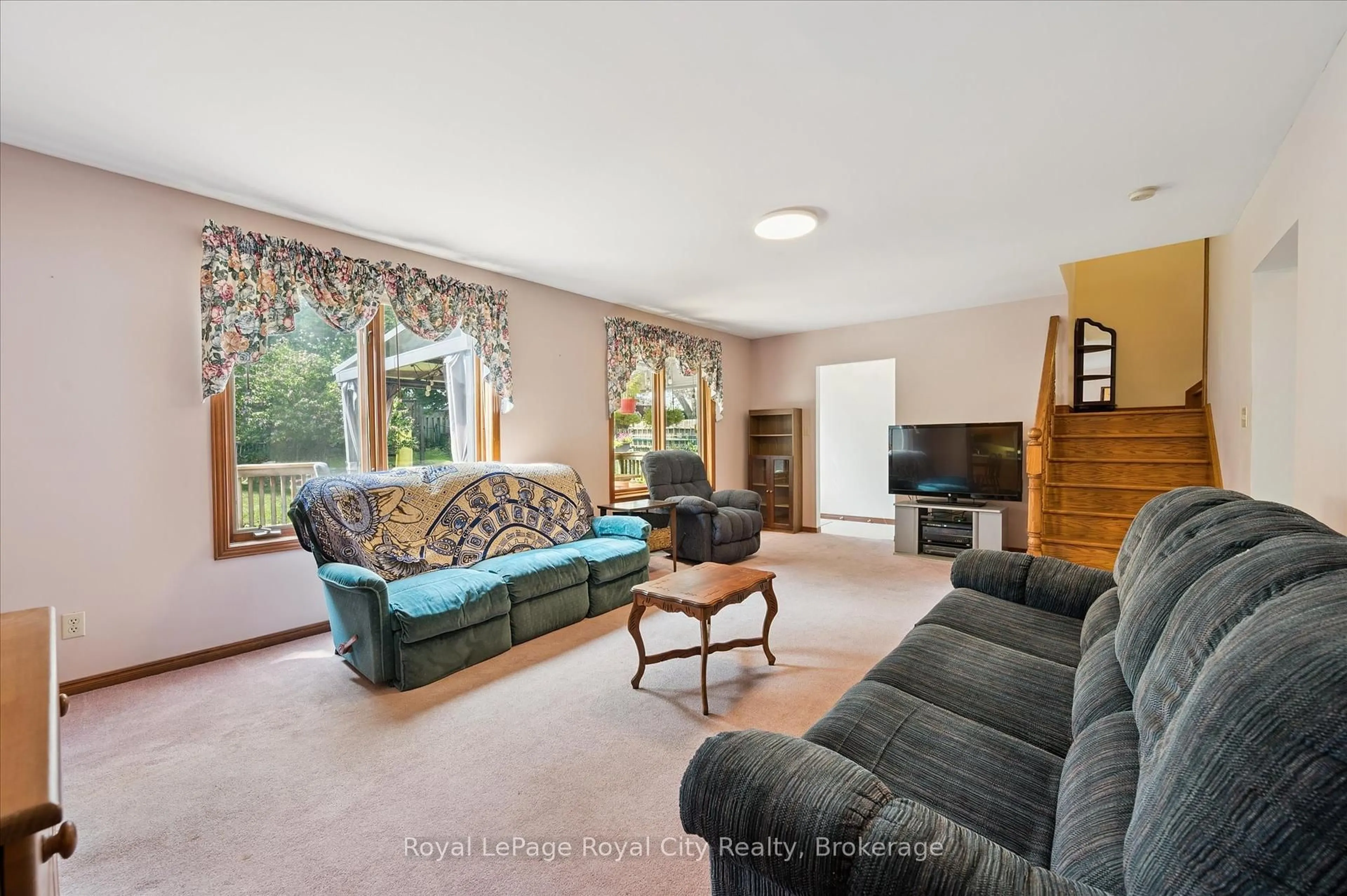 Living room with furniture, carpet floor for 69 Nottingham St, Guelph Ontario N1H 3M9