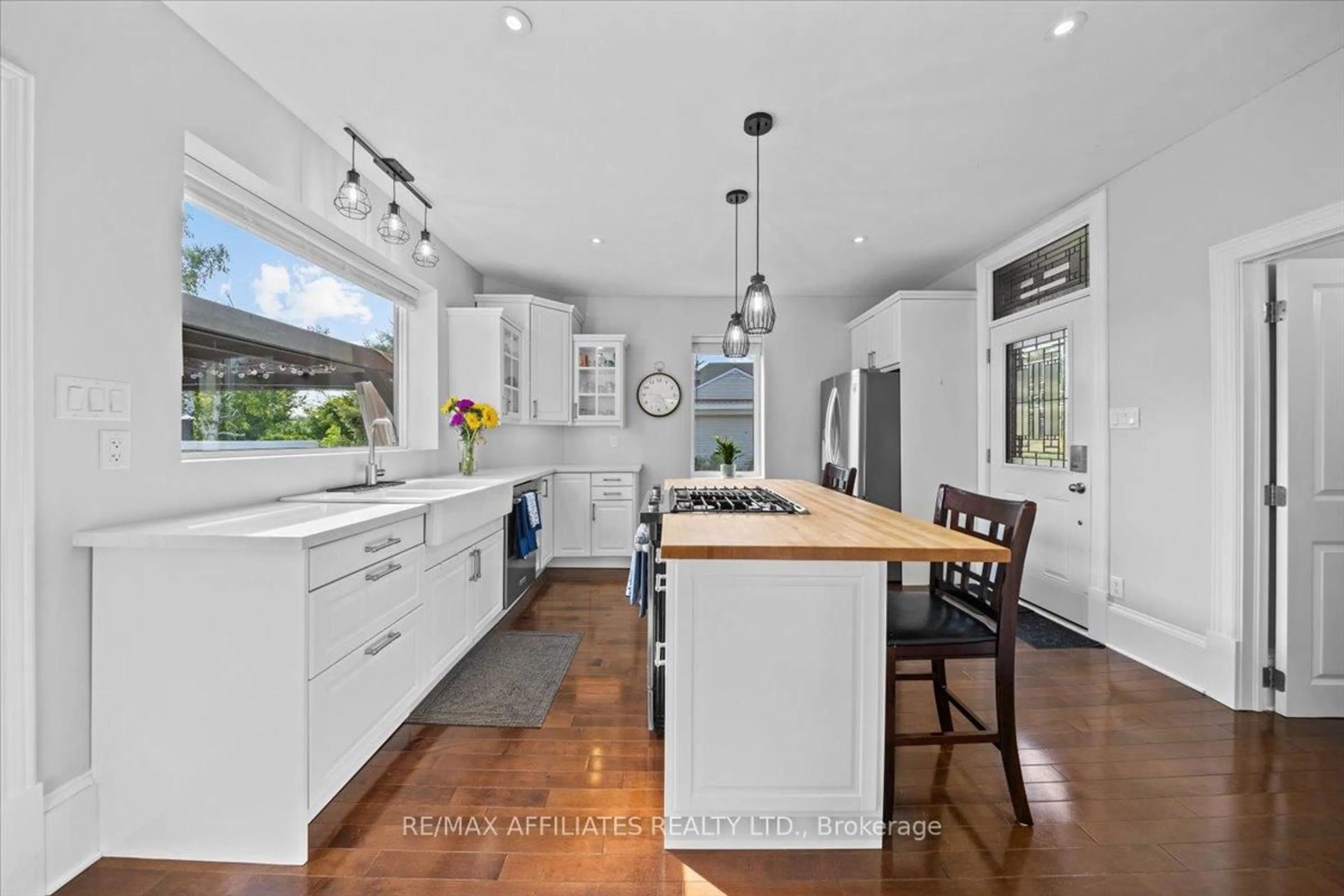 Open concept kitchen, ceramic/tile floor for 30 Queen St, Smiths Falls Ontario K7A 3N2