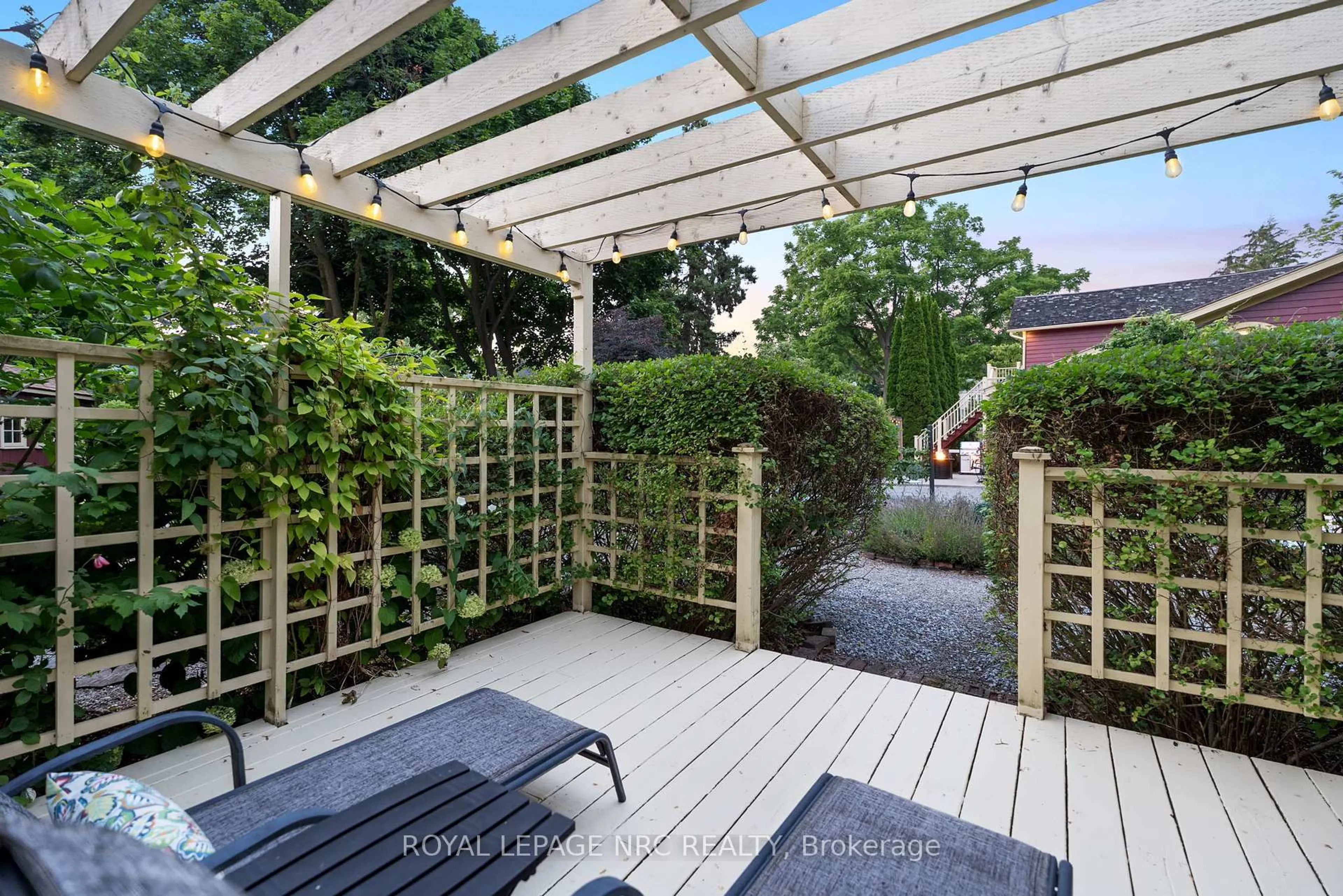 Patio, street for 307 Mississagua St, Niagara-on-the-Lake Ontario L0S 1J0