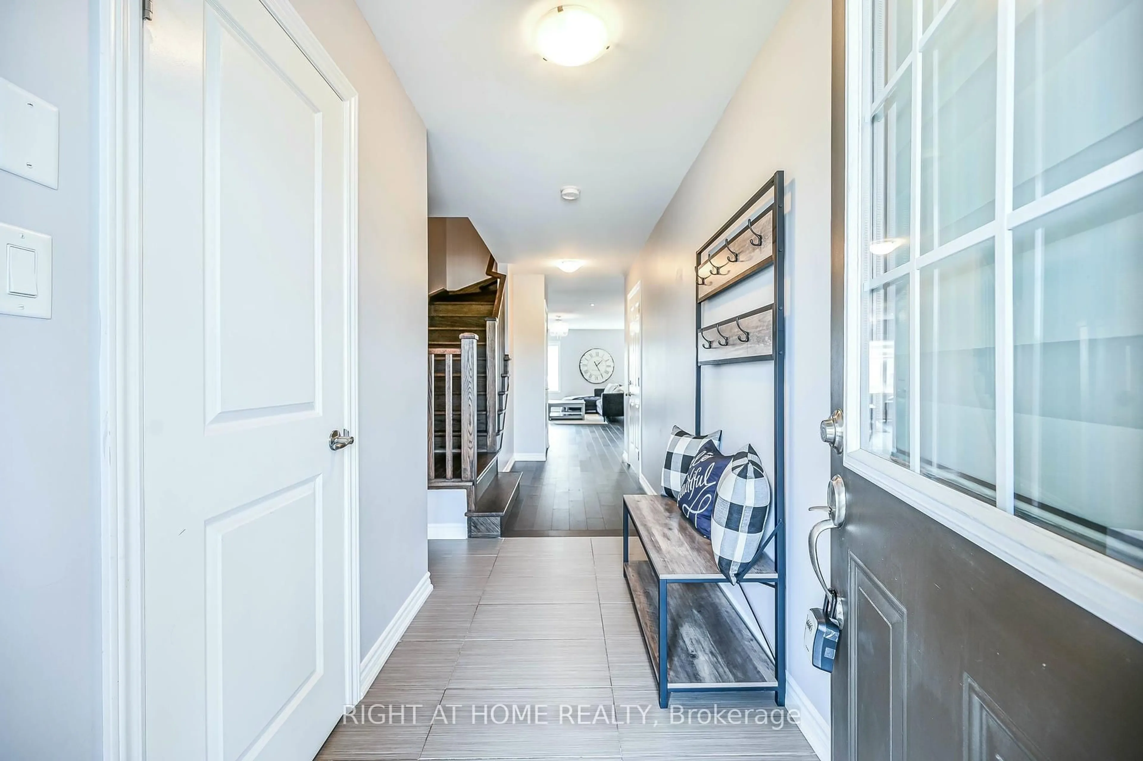 Indoor entryway for 95 Penny Lane, Hamilton Ontario L8J 0E3