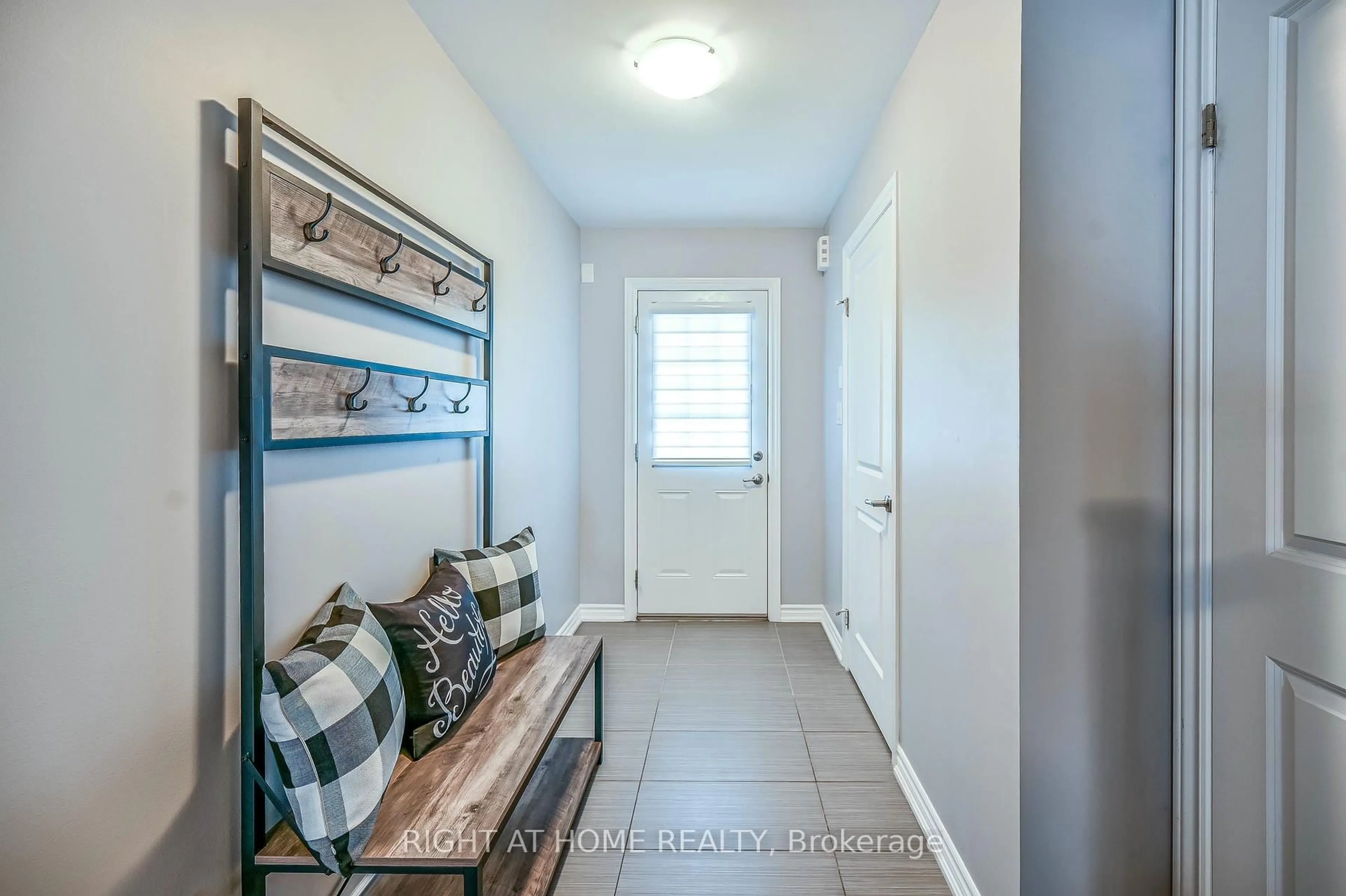 Indoor entryway for 95 Penny Lane, Hamilton Ontario L8J 0E3