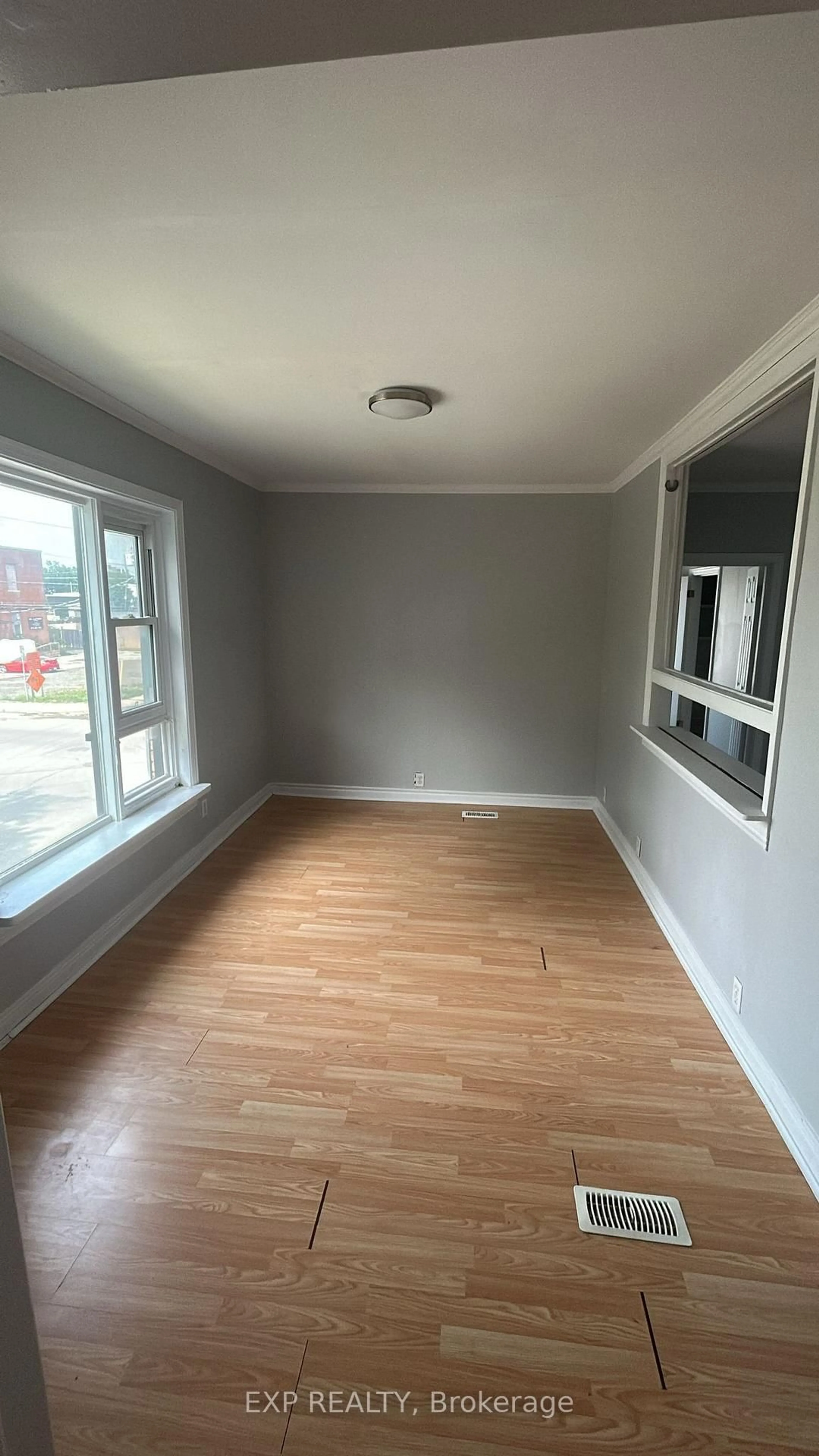 A pic of a room for 553 Quebec St, London East Ontario N5W 3Y9
