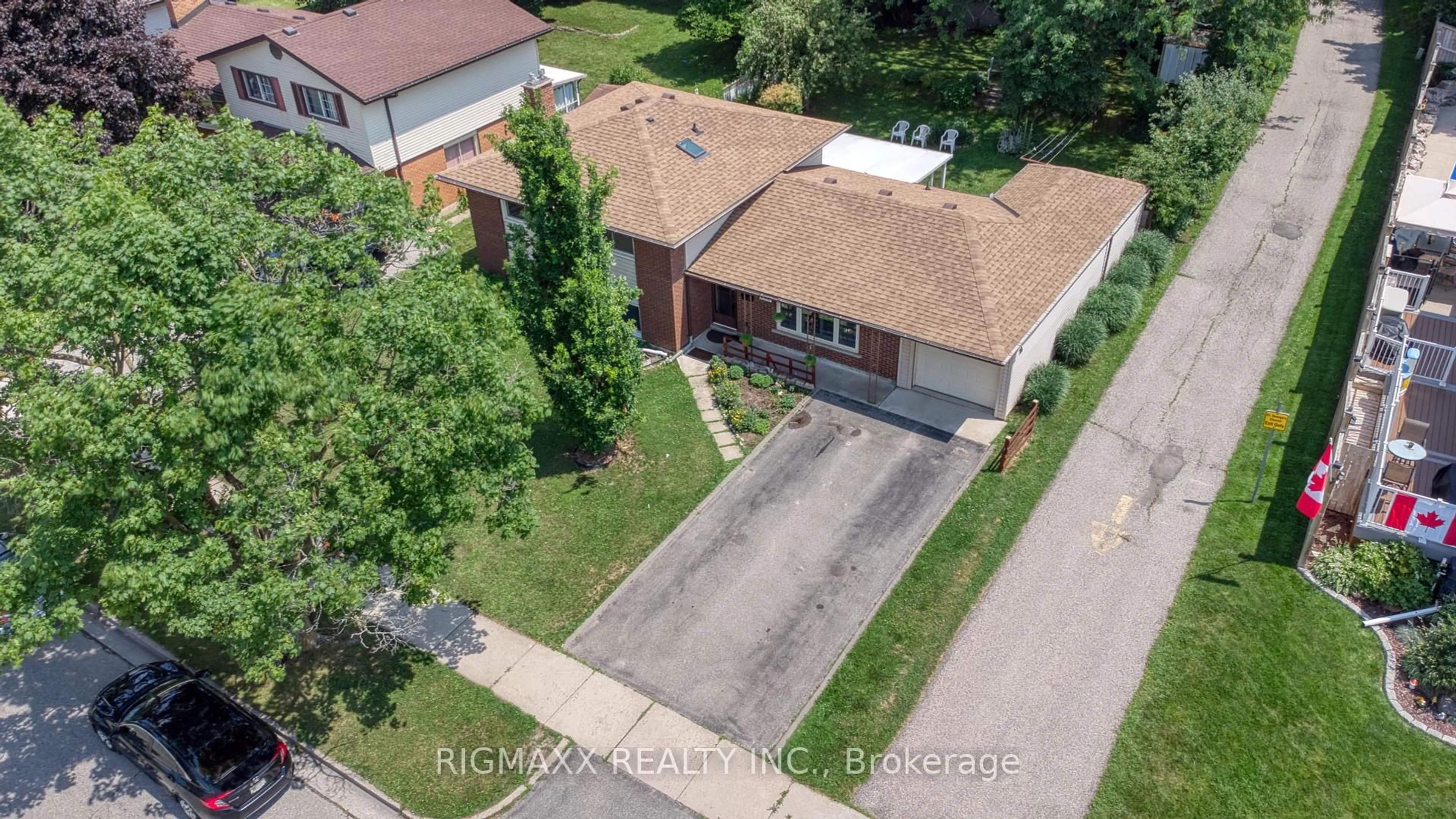 A pic from outside/outdoor area/front of a property/back of a property/a pic from drone, street for 619 Forest Hill Dr, Kitchener Ontario N2N 1A1