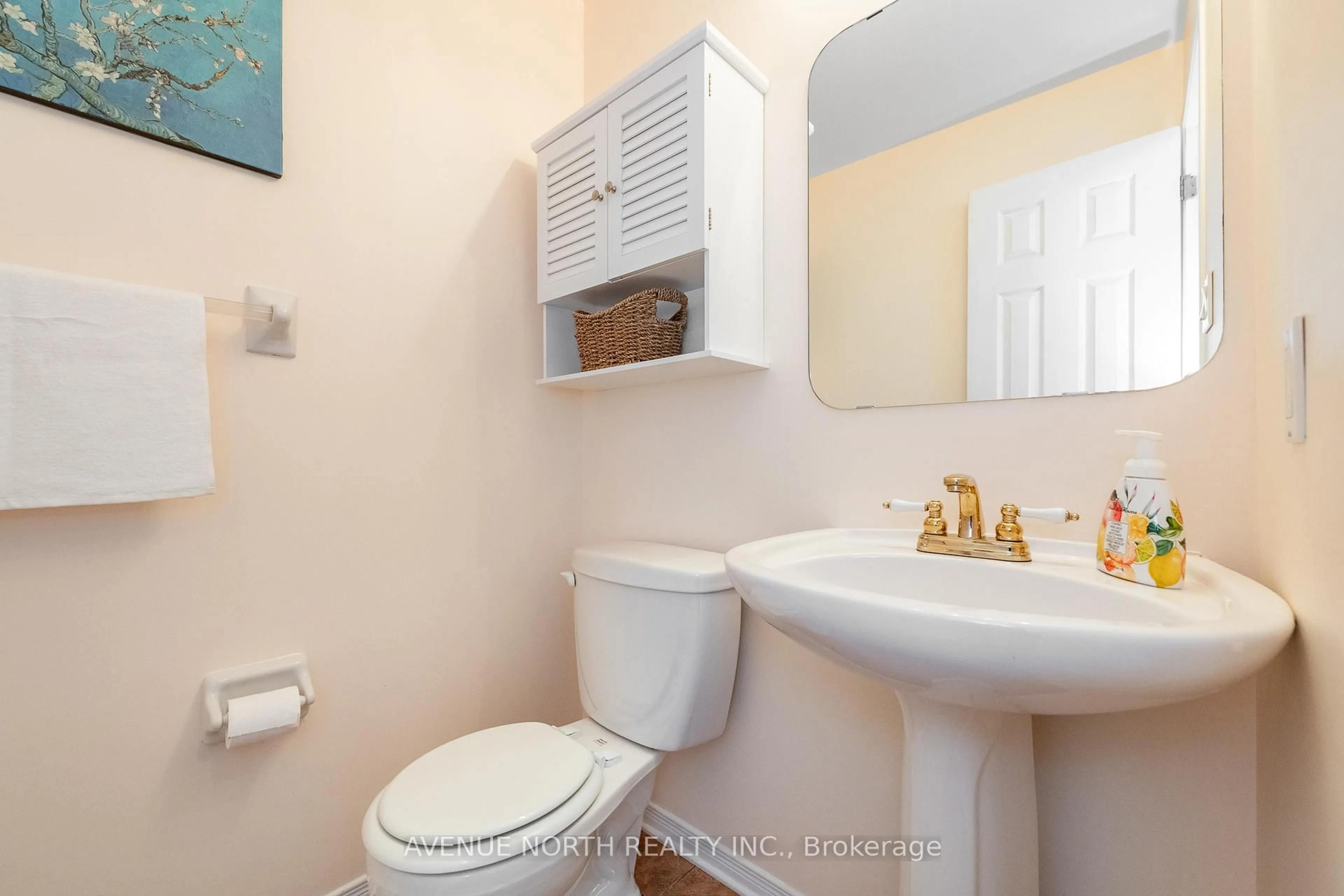 Standard bathroom, ceramic/tile floor for 225 GLADEVIEW Private, Ottawa Ontario K1T 4A7