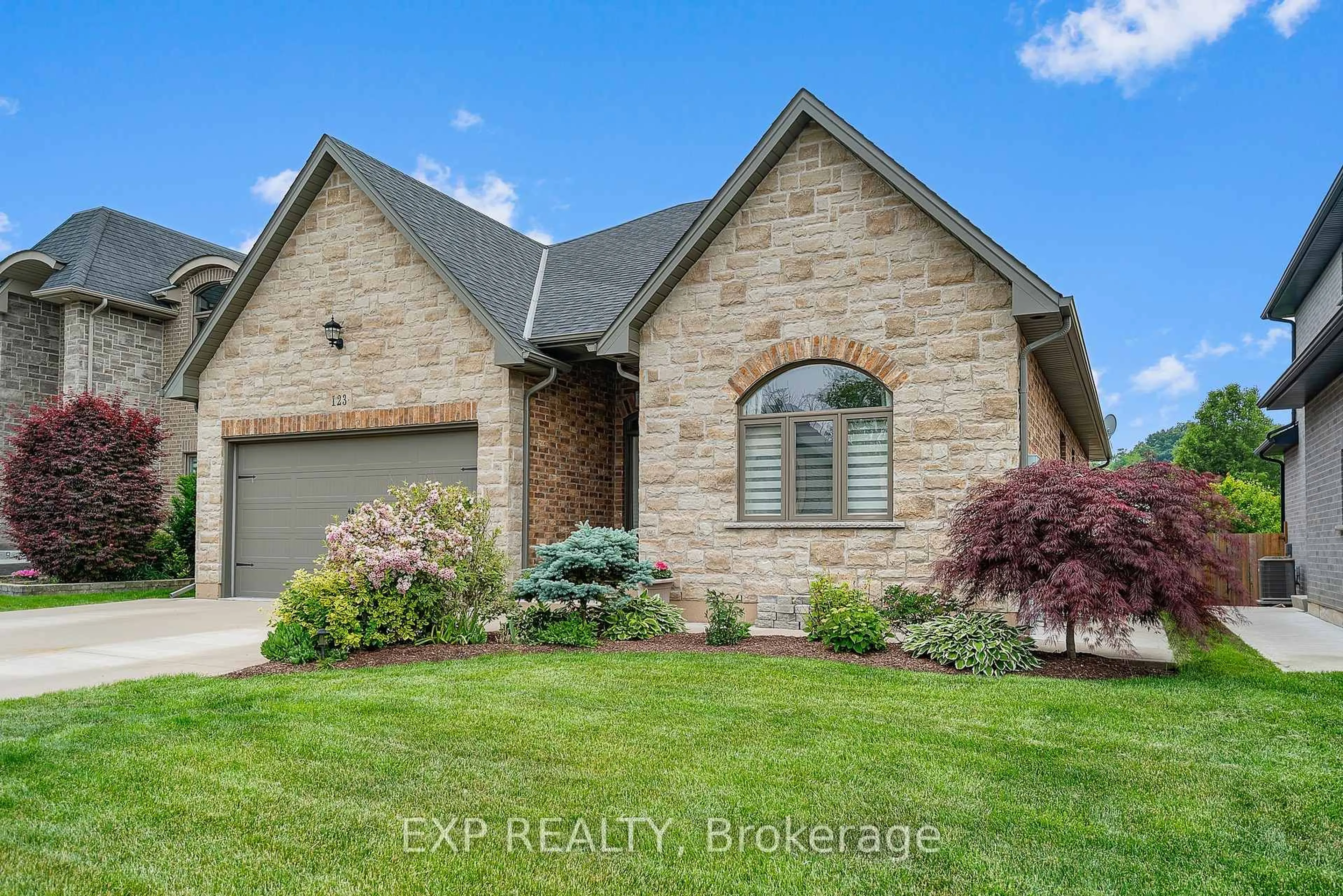 Home with brick exterior material, street for 123 Forest Ridge Crt, Welland Ontario L3C 0C2