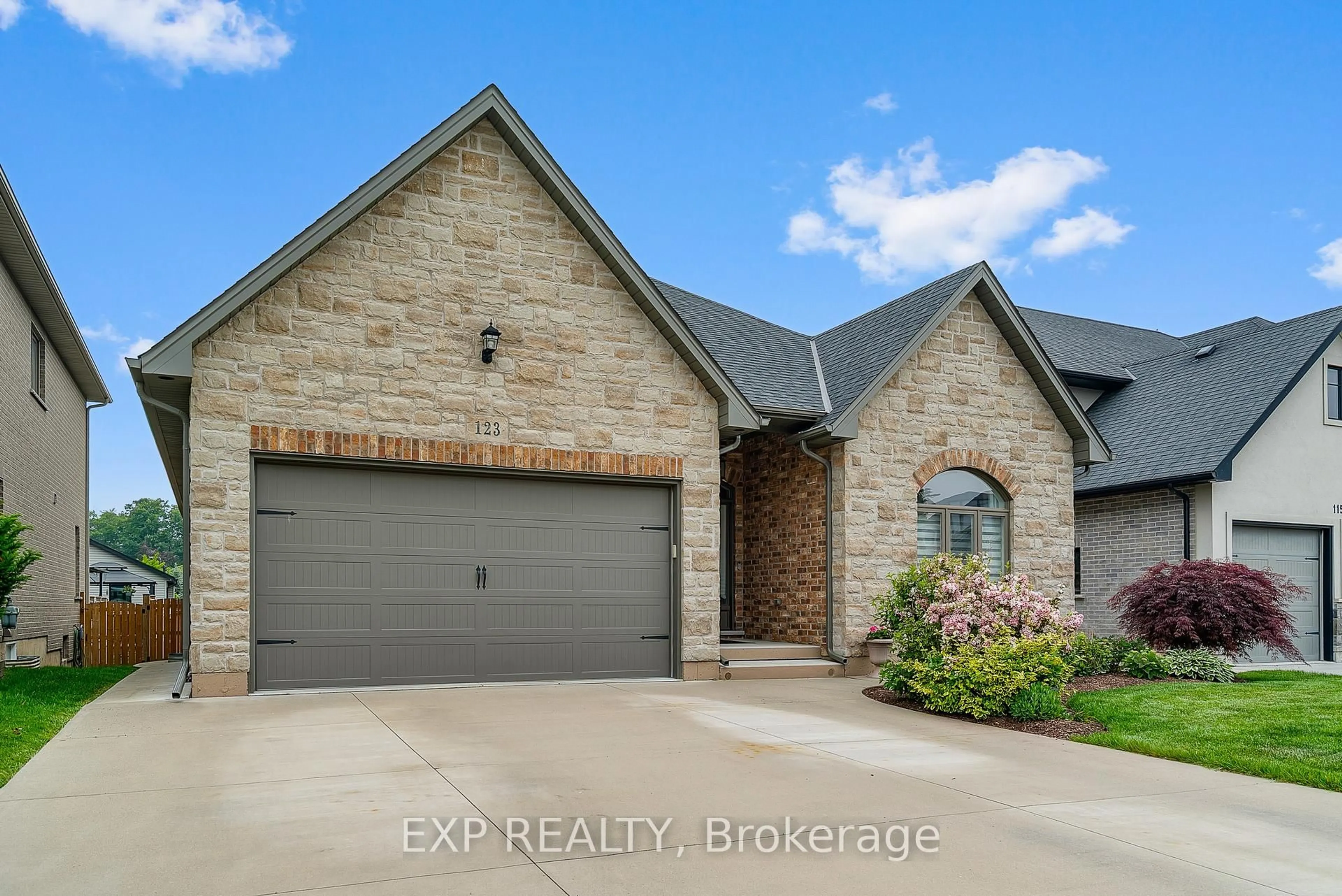 Home with brick exterior material, street for 123 Forest Ridge Crt, Welland Ontario L3C 0C2