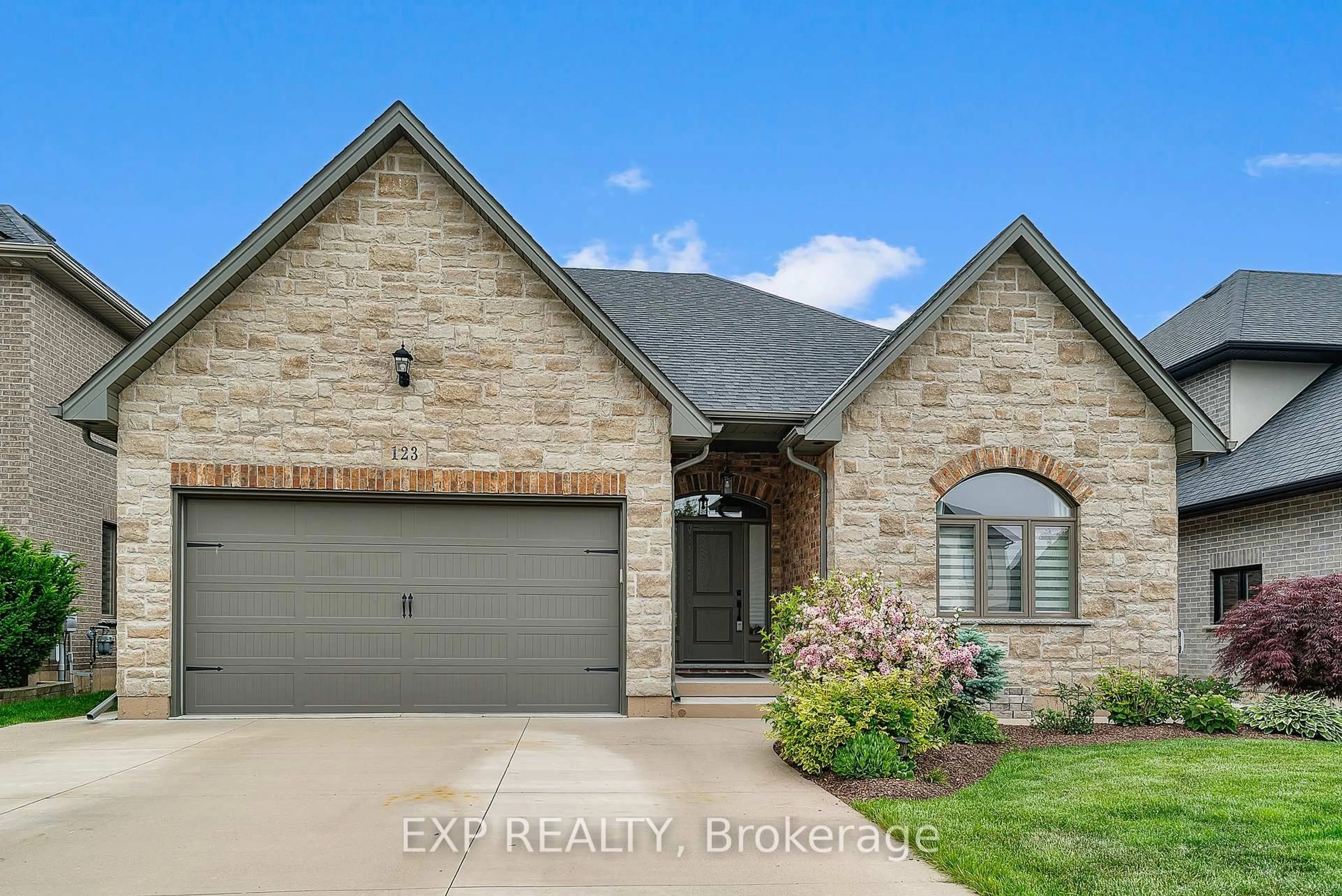 Home with brick exterior material, street for 123 Forest Ridge Crt, Welland Ontario L3C 0C2