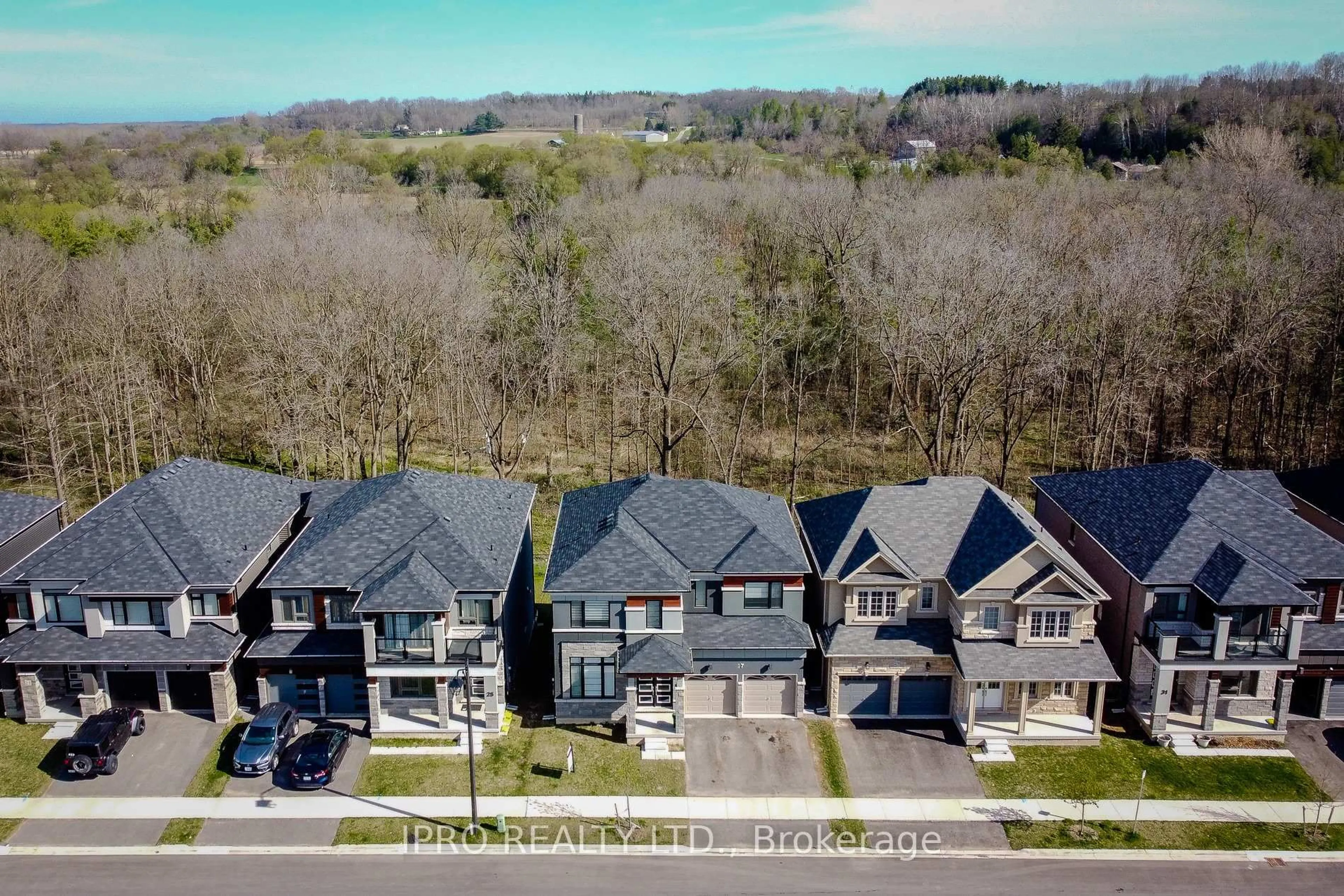 A pic from outside/outdoor area/front of a property/back of a property/a pic from drone, street for 27 Stauffer Rd, Brantford Ontario N2V 0B2