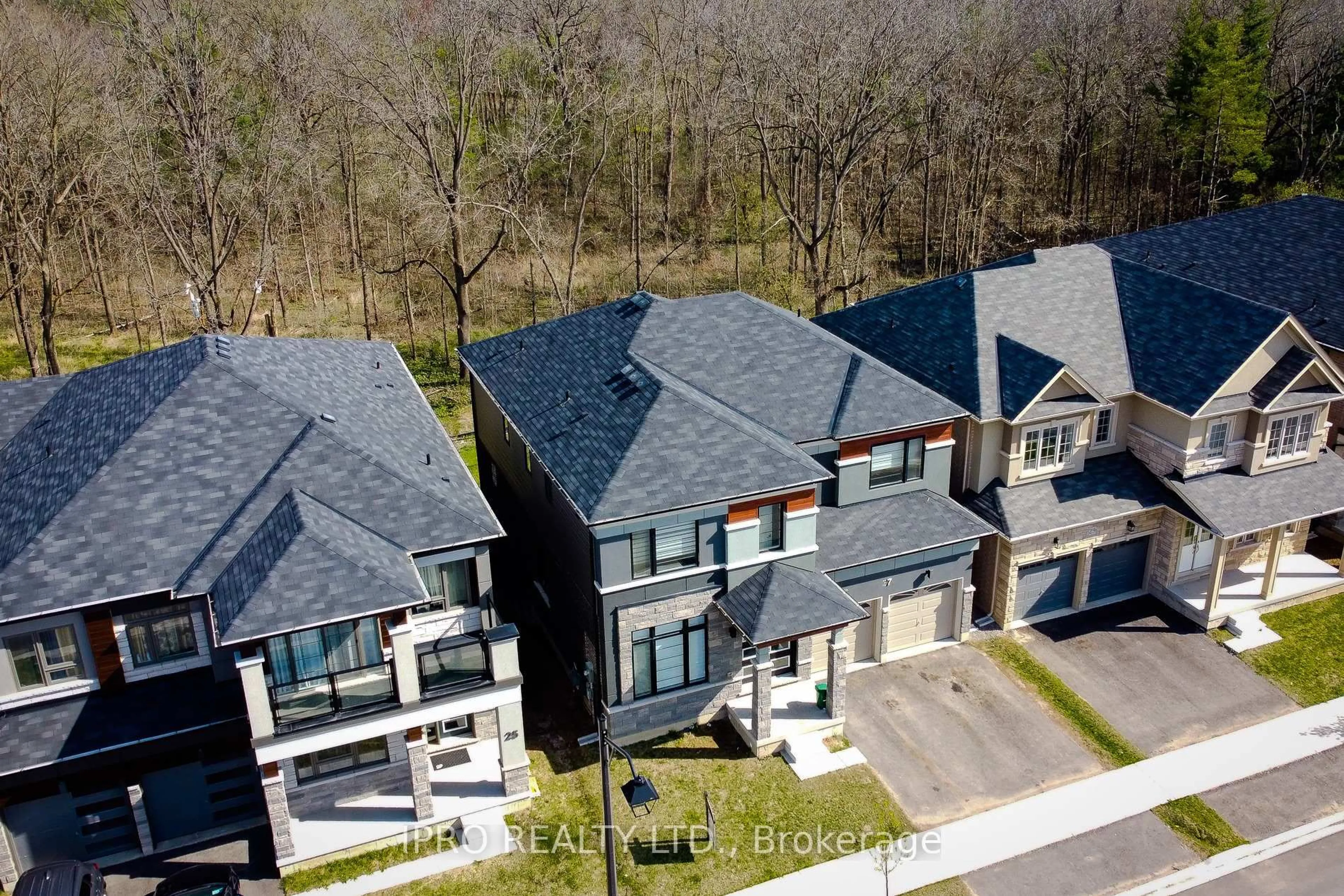 A pic from outside/outdoor area/front of a property/back of a property/a pic from drone, unknown for 27 Stauffer Rd, Brantford Ontario N2V 0B2