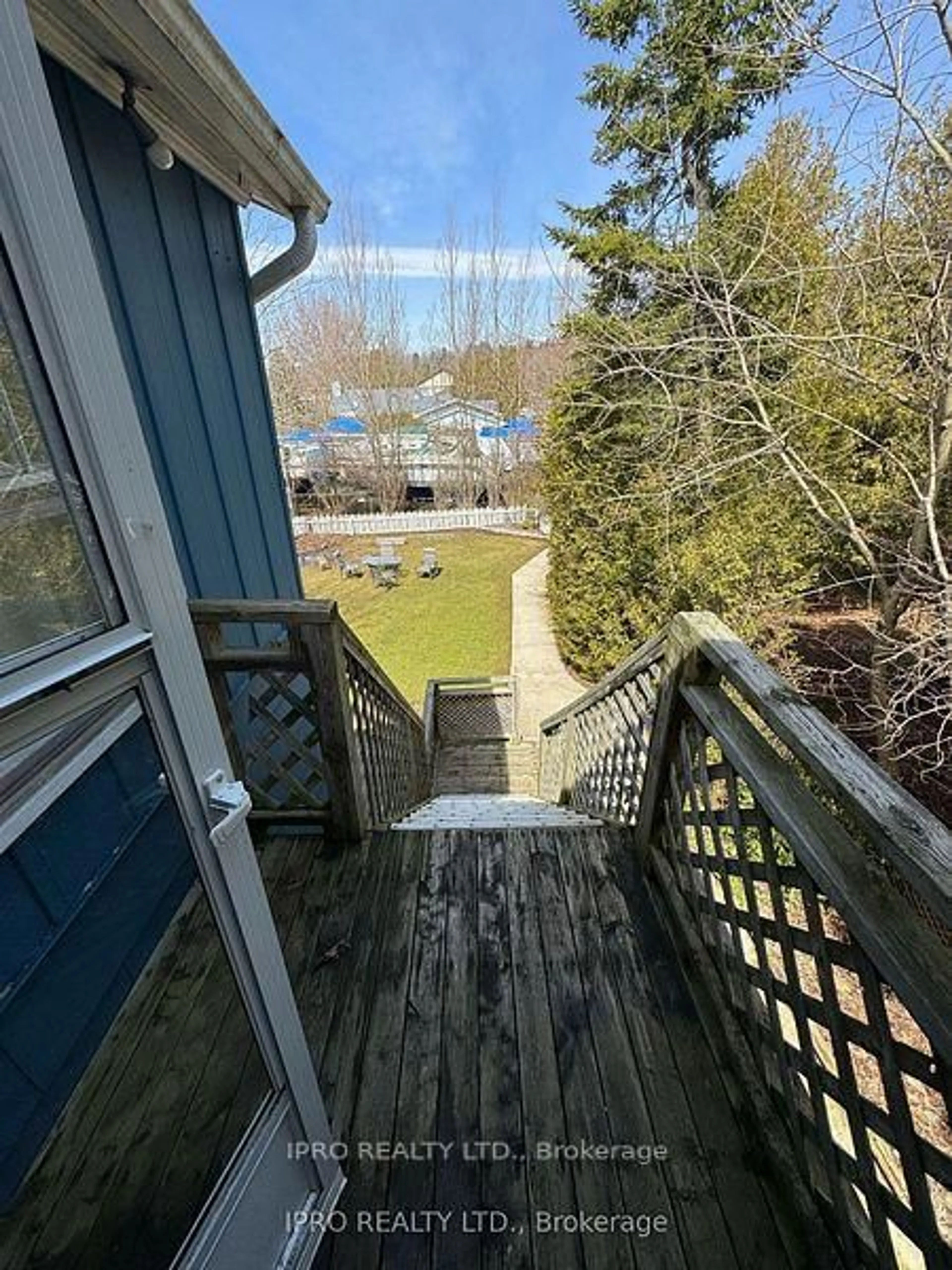 A pic from outside/outdoor area/front of a property/back of a property/a pic from drone, water/lake/river/ocean view for 279 Charlotte St, Central Elgin Ontario N5L 1A8