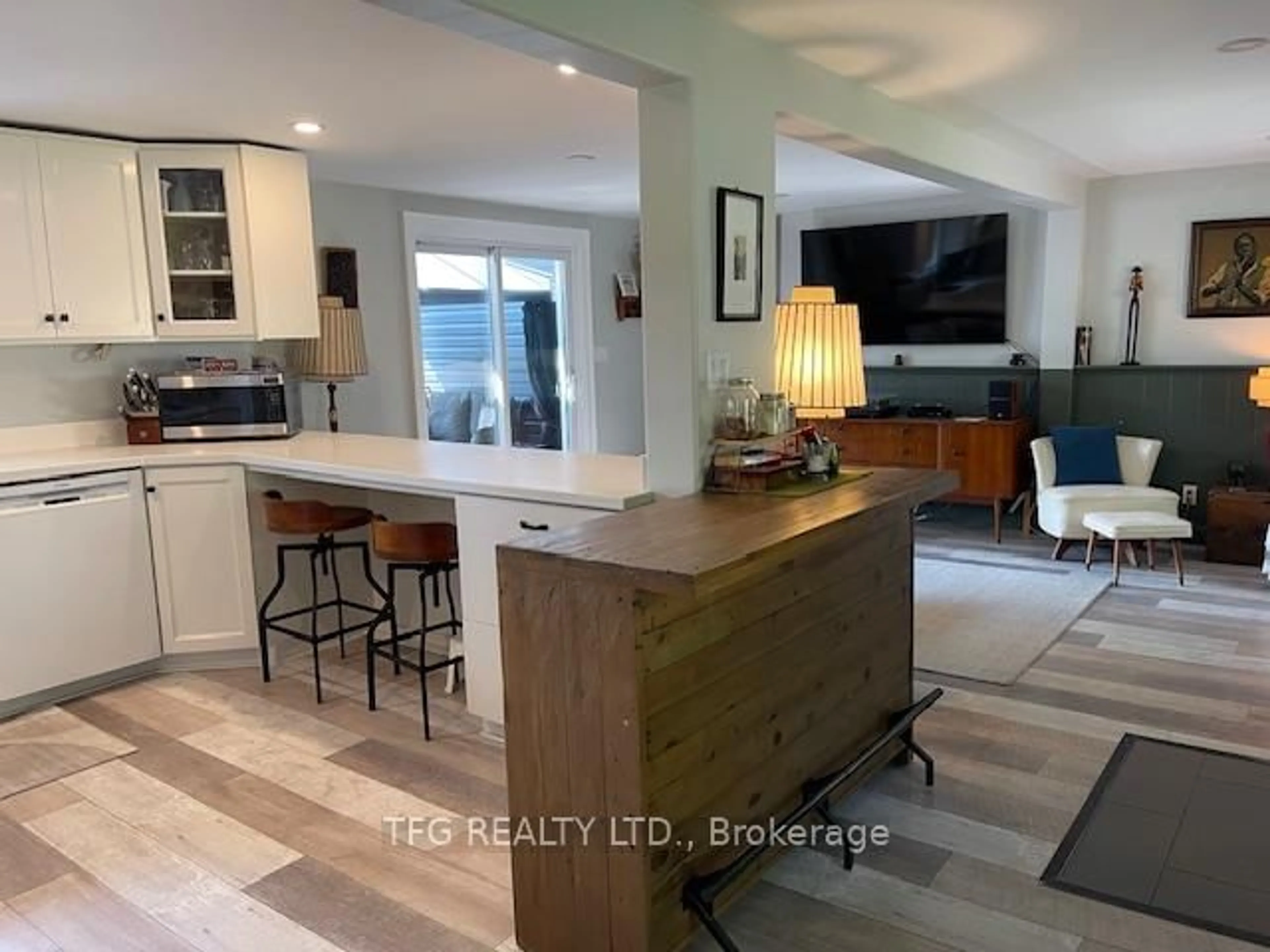 Open concept kitchen, unknown for 1442 Beiers Rd, Gravenhurst Ontario P0E 1G0