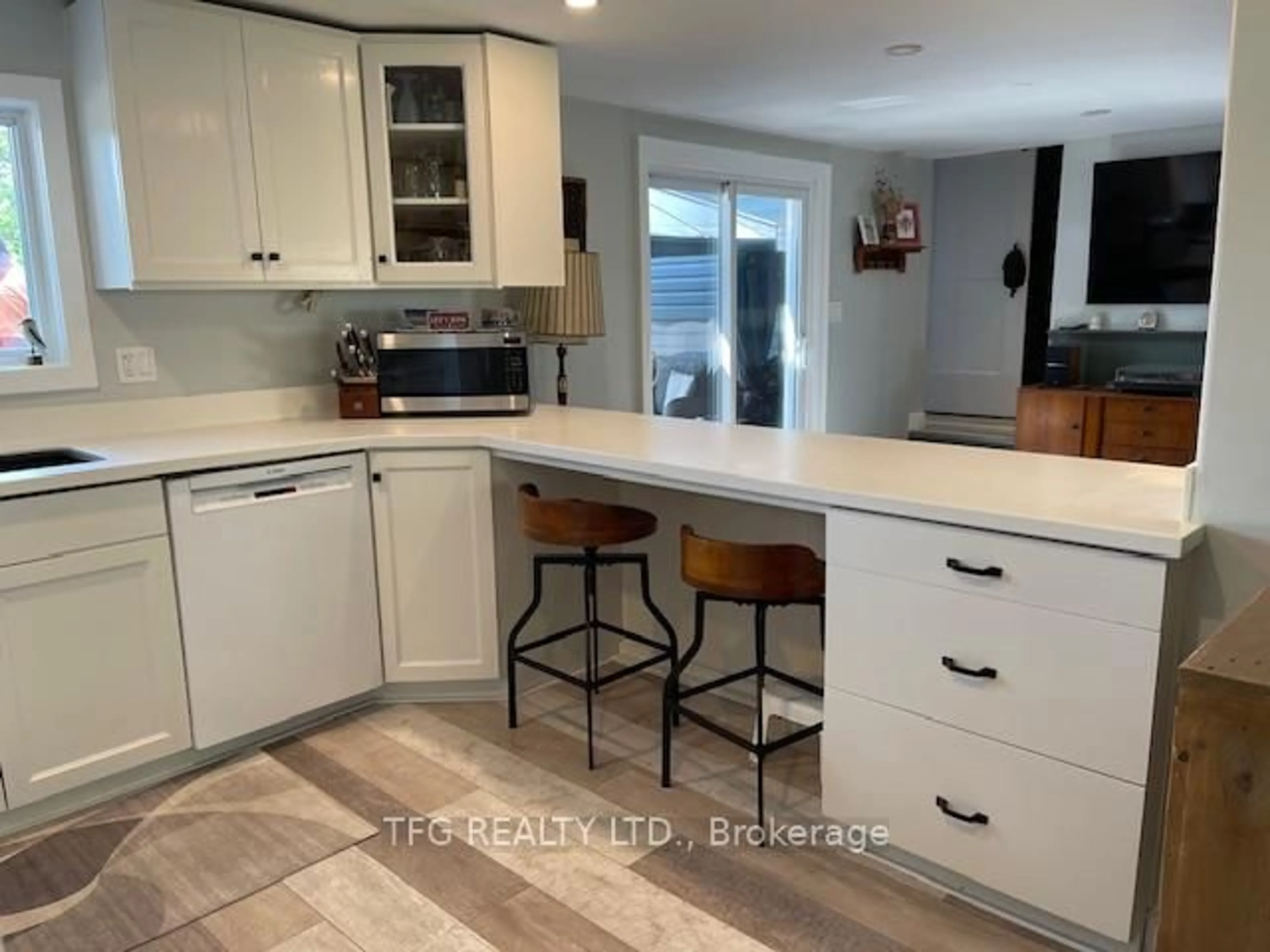 Open concept kitchen, unknown for 1442 Beiers Rd, Gravenhurst Ontario P0E 1G0