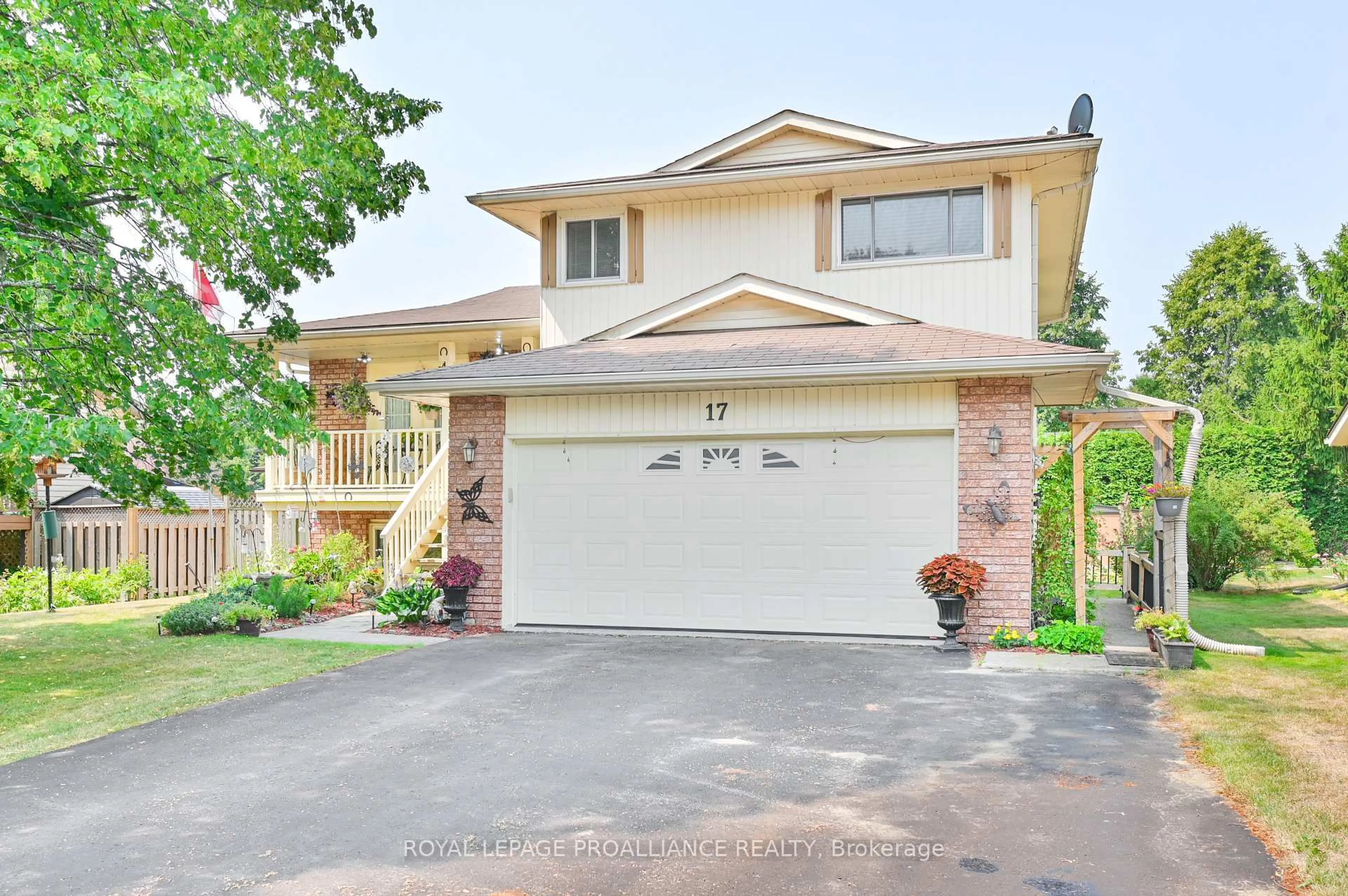 Home with vinyl exterior material, street for 17 Huron Dr, Brighton Ontario K0K 1H0