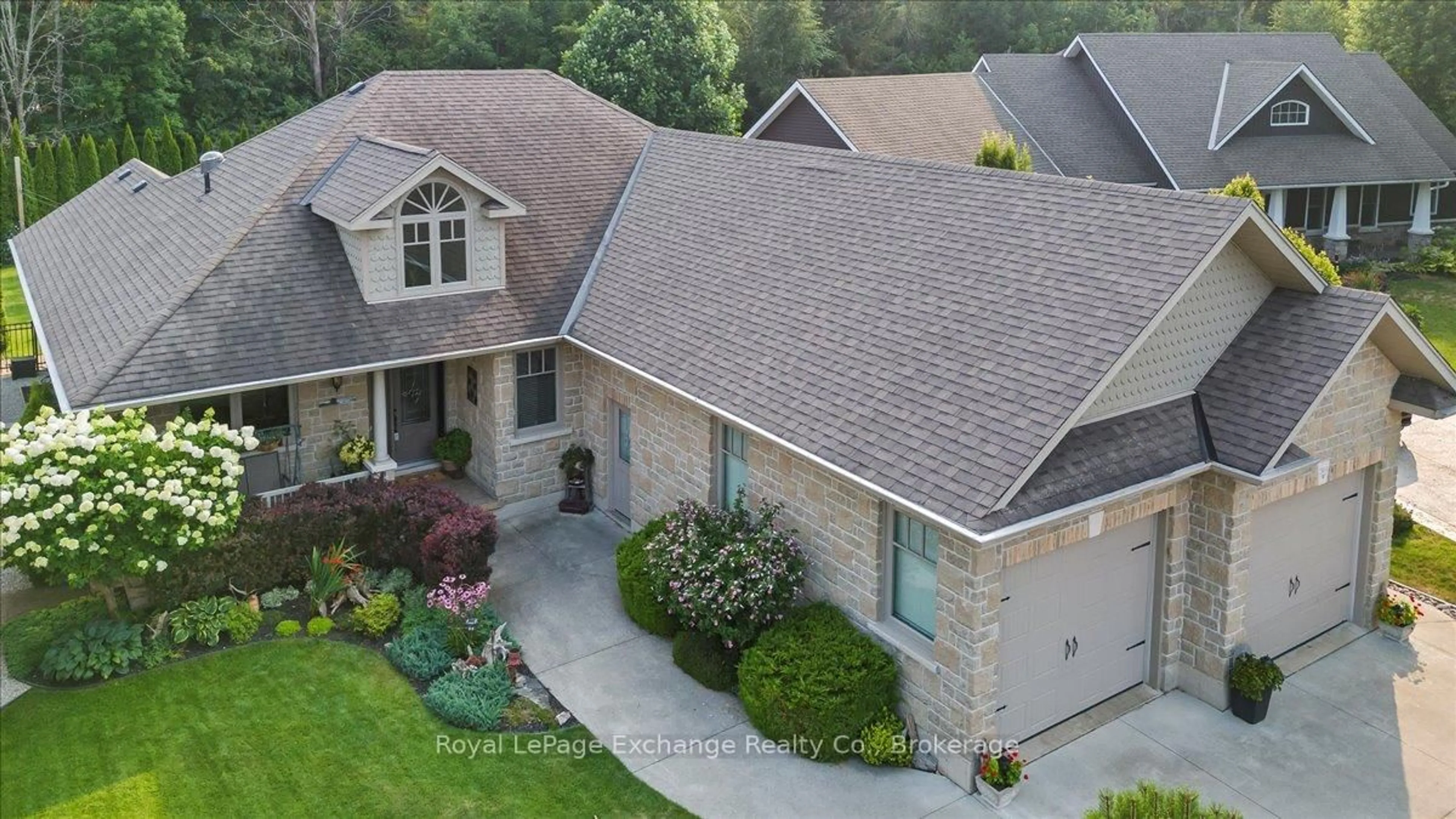A pic from outside/outdoor area/front of a property/back of a property/a pic from drone, unknown for 569 Creekwood Dr, Saugeen Shores Ontario N0H 2L0
