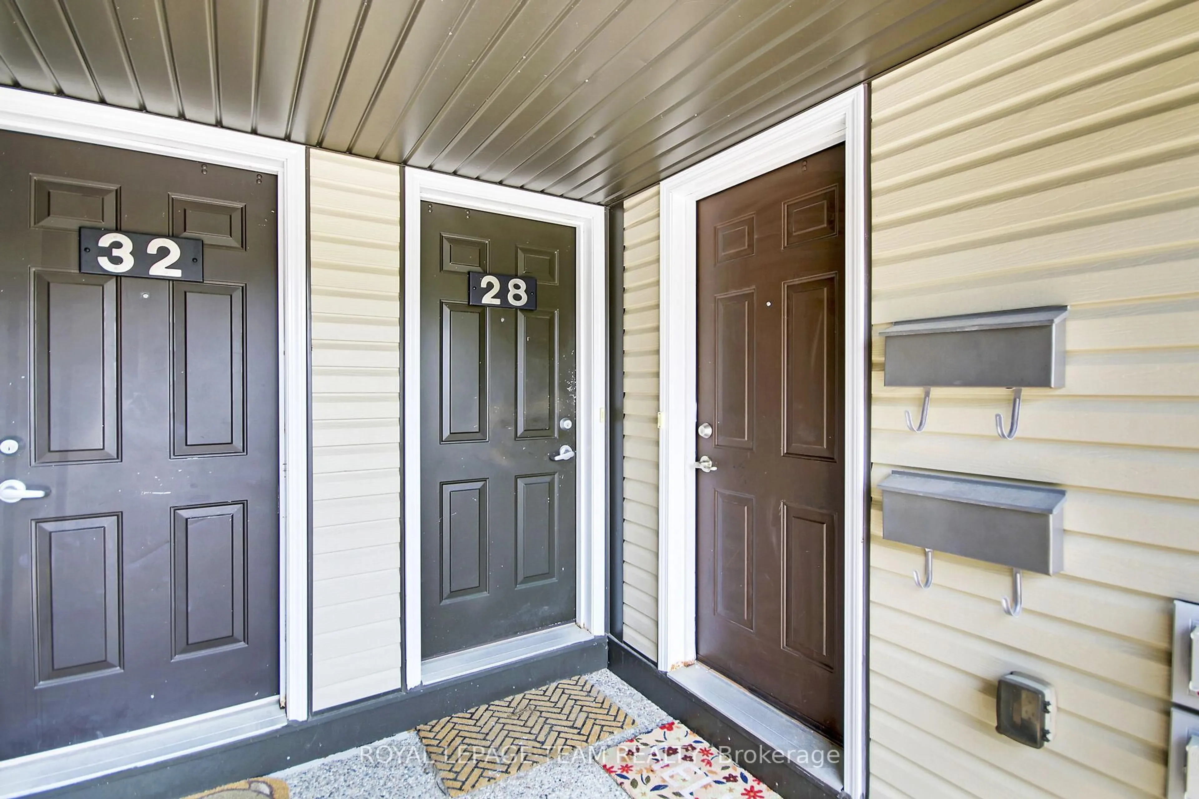 Indoor entryway for 26 Argent Private, Ottawa Ontario K2K 0H2