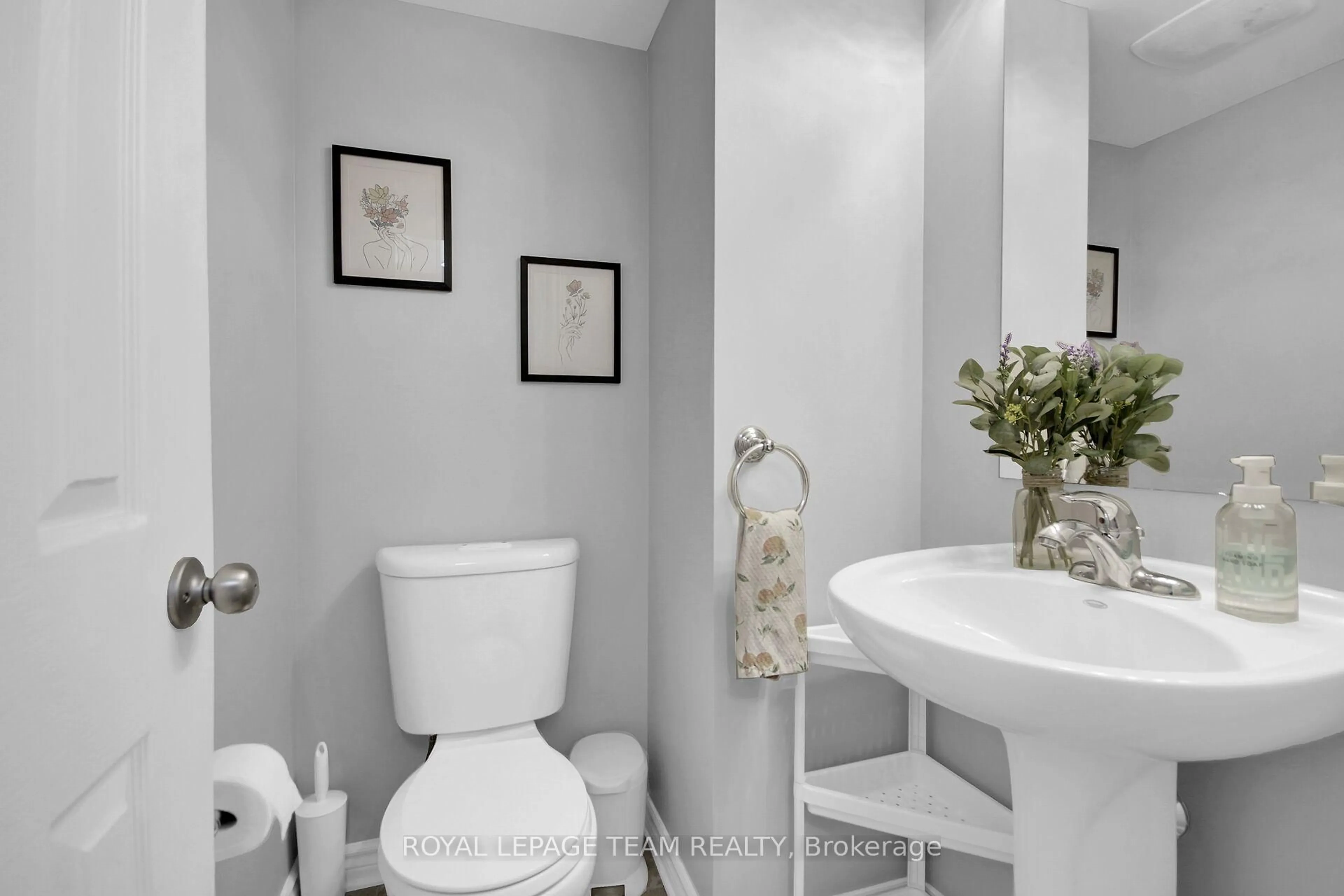Standard bathroom, ceramic/tile floor for 26 Argent Private, Ottawa Ontario K2K 0H2