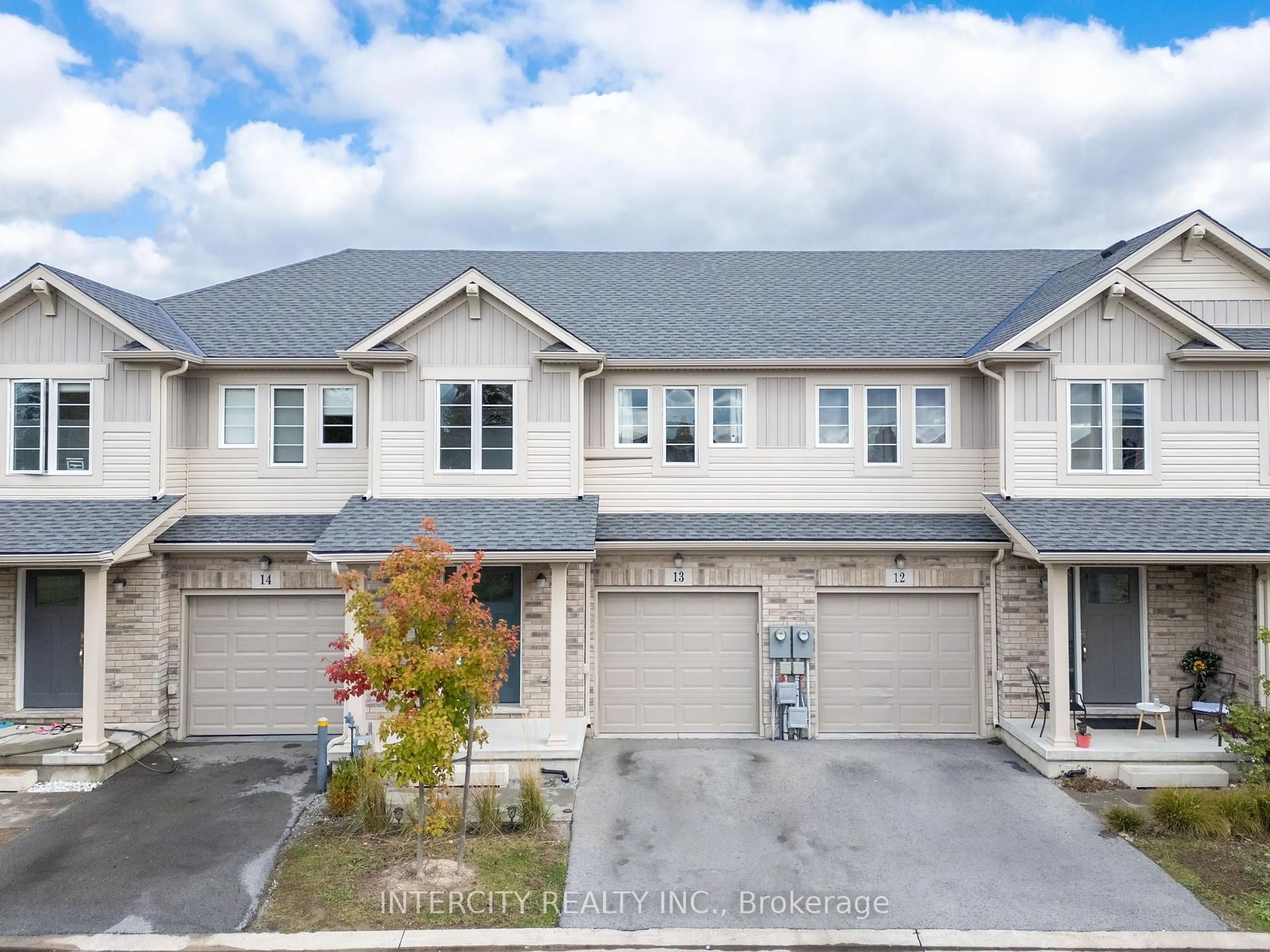 A pic from outside/outdoor area/front of a property/back of a property/a pic from drone, street for 7945 Oldfield Rd #13, Niagara Falls Ontario L2G 0Z4