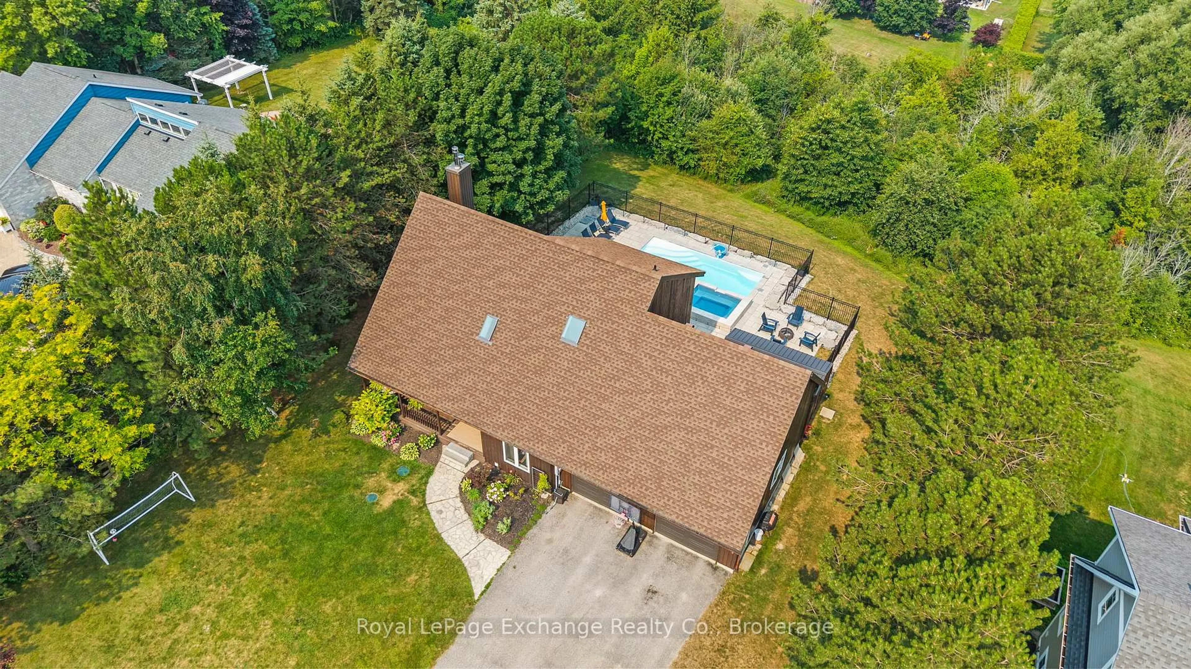 A pic from outside/outdoor area/front of a property/back of a property/a pic from drone, building for 810 Troy's Tr, Huron-Kinloss Ontario N2Z 0C1