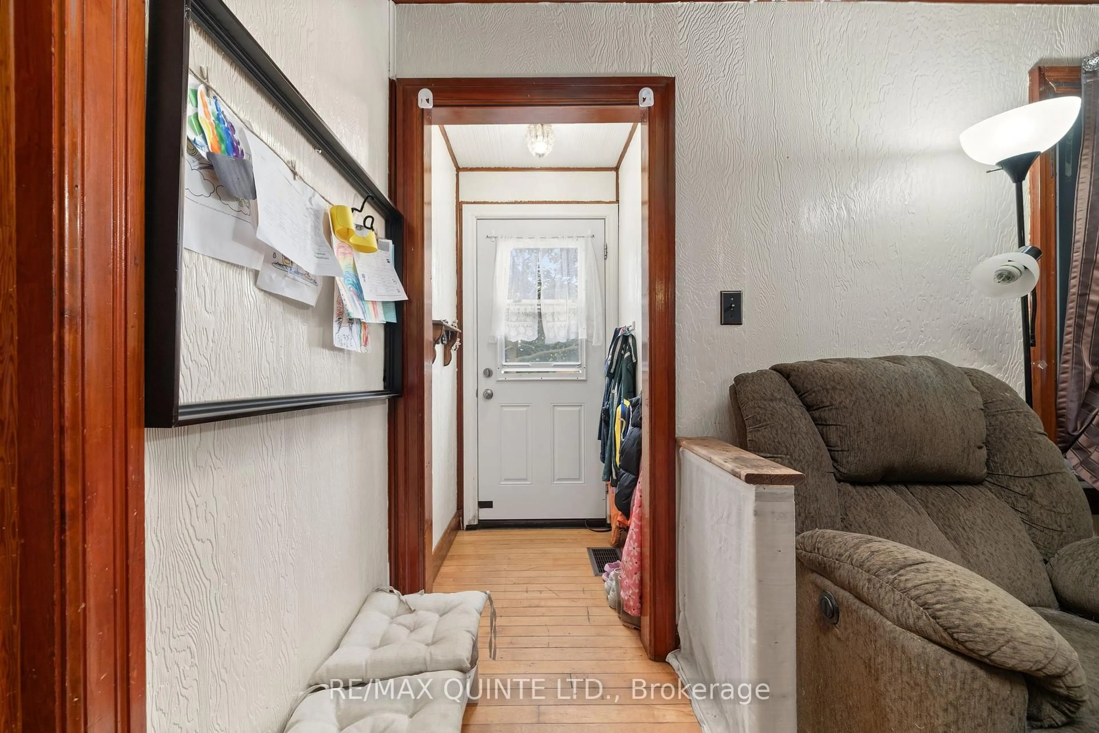Indoor entryway for 7 Ritchie Ave, Belleville Ontario K8P 3V8